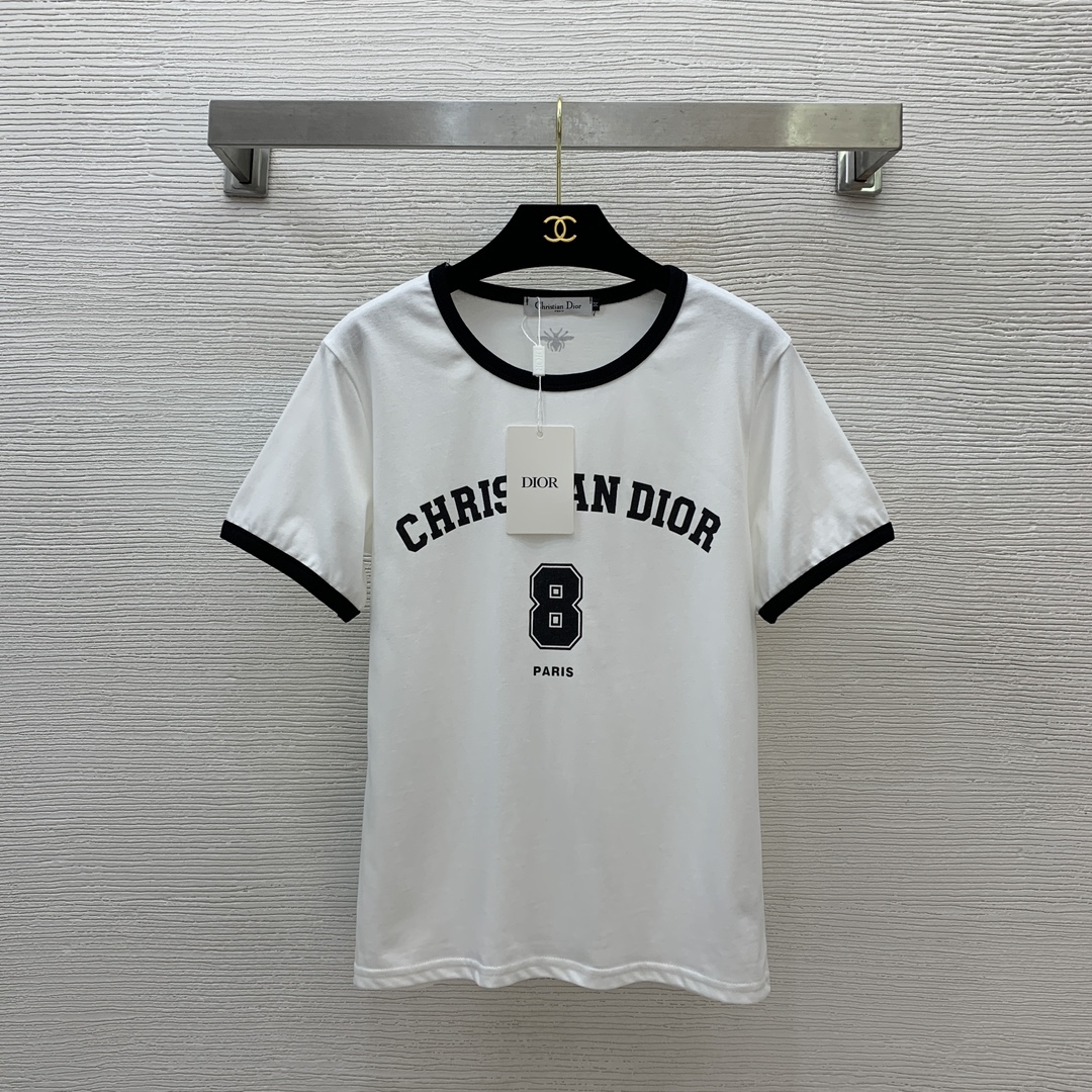 NO:328210,Model number G25031597 Dio* new style banner logo letter logo number 8 print contrasting color border fashionable versatile round neck short-sleeved T-shirt top!  White, black, (M size shoulder width 42, bust 96, sleeve length 18, clothing length 61) hair, dior, T-shirt,tees, t-shirt,alexander wang19860909款号G25031597 Dio*新款 横幅标志字母logo数字8印花撞色包边时尚百搭圆领短袖t恤上衣！白色、黑色、（M码肩宽42,胸围96,袖长18,衣长61）发,,dior,T-shirt,tees，t-shirt,alexander wang,Women's clothing