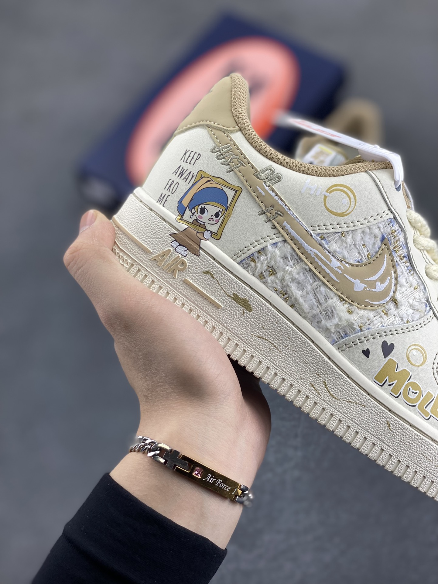 图片[6]-小香风系列“泡泡玛特Molly” Air Force 1’07 Low \”Matt Molly\”空军一号经典低帮百搭休闲运动板鞋 在琳琅满目的潮玩世界里，泡泡玛特的Molly就像一颗闪耀的明星，散发着独特魅力。Molly有着大大的眼睛，眼眸清澈明亮，好似藏着浩瀚星河，眼睫毛又长又翘，根根分明，赋予她一种天真无邪的灵动气质 货号：FJ7740-210 尺码：36 36.5 37.5 38 38.5 39 40 40.5 41 42 42.5 43 44 44.5 45-选品中心