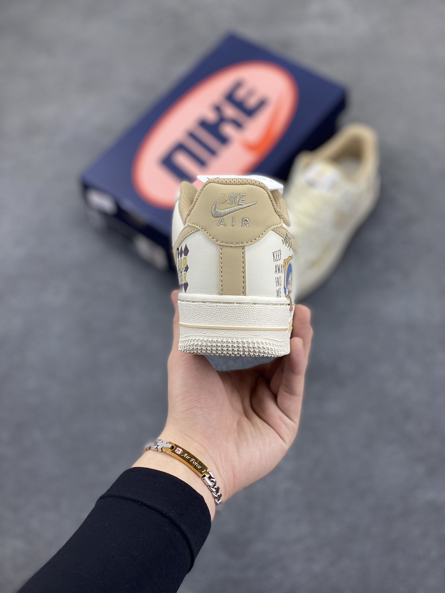 图片[4]-小香风系列“泡泡玛特Molly” Air Force 1’07 Low \”Matt Molly\”空军一号经典低帮百搭休闲运动板鞋 在琳琅满目的潮玩世界里，泡泡玛特的Molly就像一颗闪耀的明星，散发着独特魅力。Molly有着大大的眼睛，眼眸清澈明亮，好似藏着浩瀚星河，眼睫毛又长又翘，根根分明，赋予她一种天真无邪的灵动气质 货号：FJ7740-210 尺码：36 36.5 37.5 38 38.5 39 40 40.5 41 42 42.5 43 44 44.5 45-选品中心