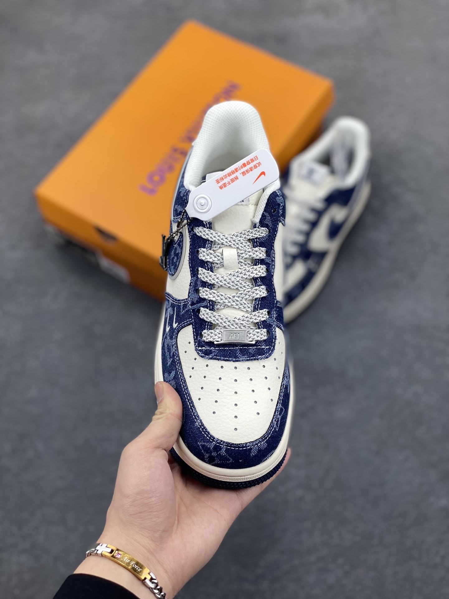 图片[2]-NIke Air Force 1 \’07 Low “LV联名–深海蓝”空军一号 低帮 运动鞋 休闲鞋 折边针车 工艺难度大 原楦头原纸板 原装鞋盒 定制五金配件 内置全掌气垫 原厂鞋底 货号：SJ2088-003 尺码：36 36.5 37.5 38 38.5 39 40 40.5 41 42 42.5 43 44 44.5 45-选品中心