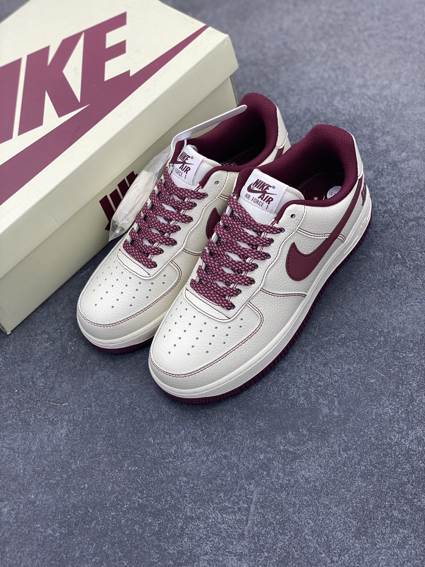 图片[8]-Undefeated x Nike Air Force 1 Low空军一号低帮休闲板鞋 定制皮料 原装定制鞋盒 炫彩反光 细节满满 原楦头原纸板 内置全掌气垫 货号：UN2395-523 尺码：36 36.5 37.5 38 38.5 39 40 40.5 41 42 42.5 43 44 44.5 45-选品中心