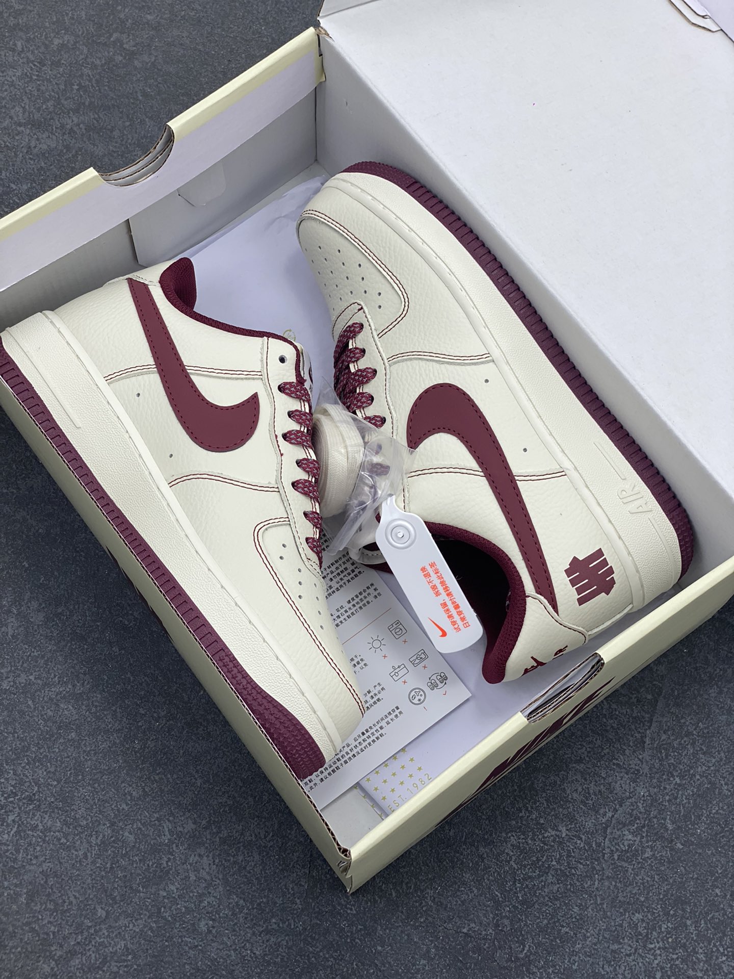 图片[9]-Undefeated x Nike Air Force 1 Low空军一号低帮休闲板鞋 定制皮料 原装定制鞋盒 炫彩反光 细节满满 原楦头原纸板 内置全掌气垫 货号：UN2395-523 尺码：36 36.5 37.5 38 38.5 39 40 40.5 41 42 42.5 43 44 44.5 45-选品中心