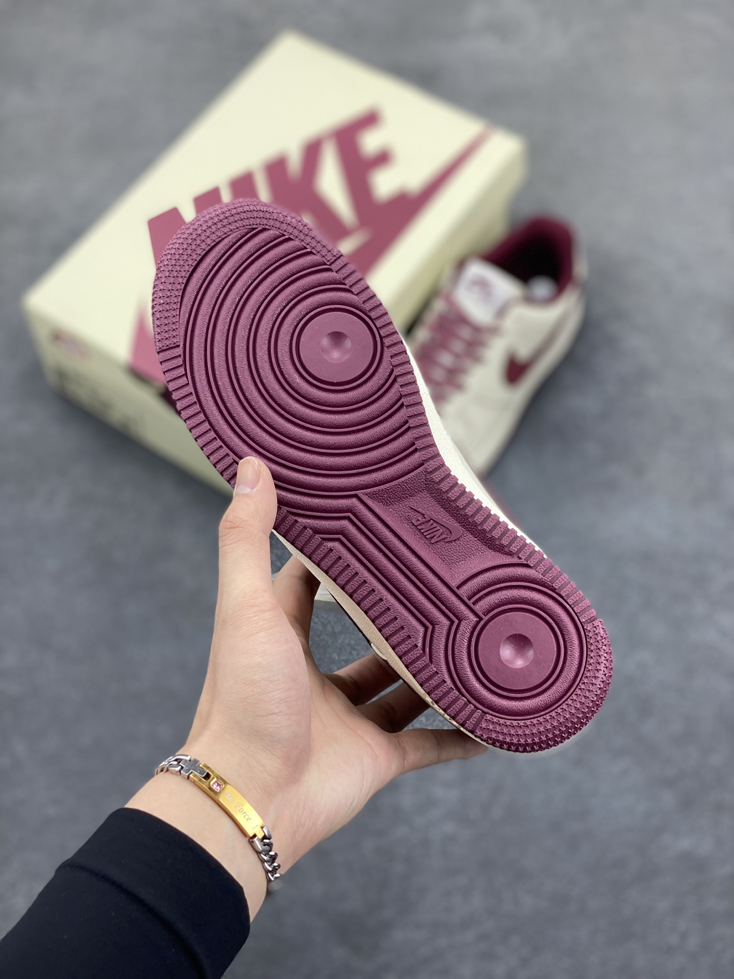 图片[5]-Undefeated x Nike Air Force 1 Low空军一号低帮休闲板鞋 定制皮料 原装定制鞋盒 炫彩反光 细节满满 原楦头原纸板 内置全掌气垫 货号：UN2395-523 尺码：36 36.5 37.5 38 38.5 39 40 40.5 41 42 42.5 43 44 44.5 45-选品中心