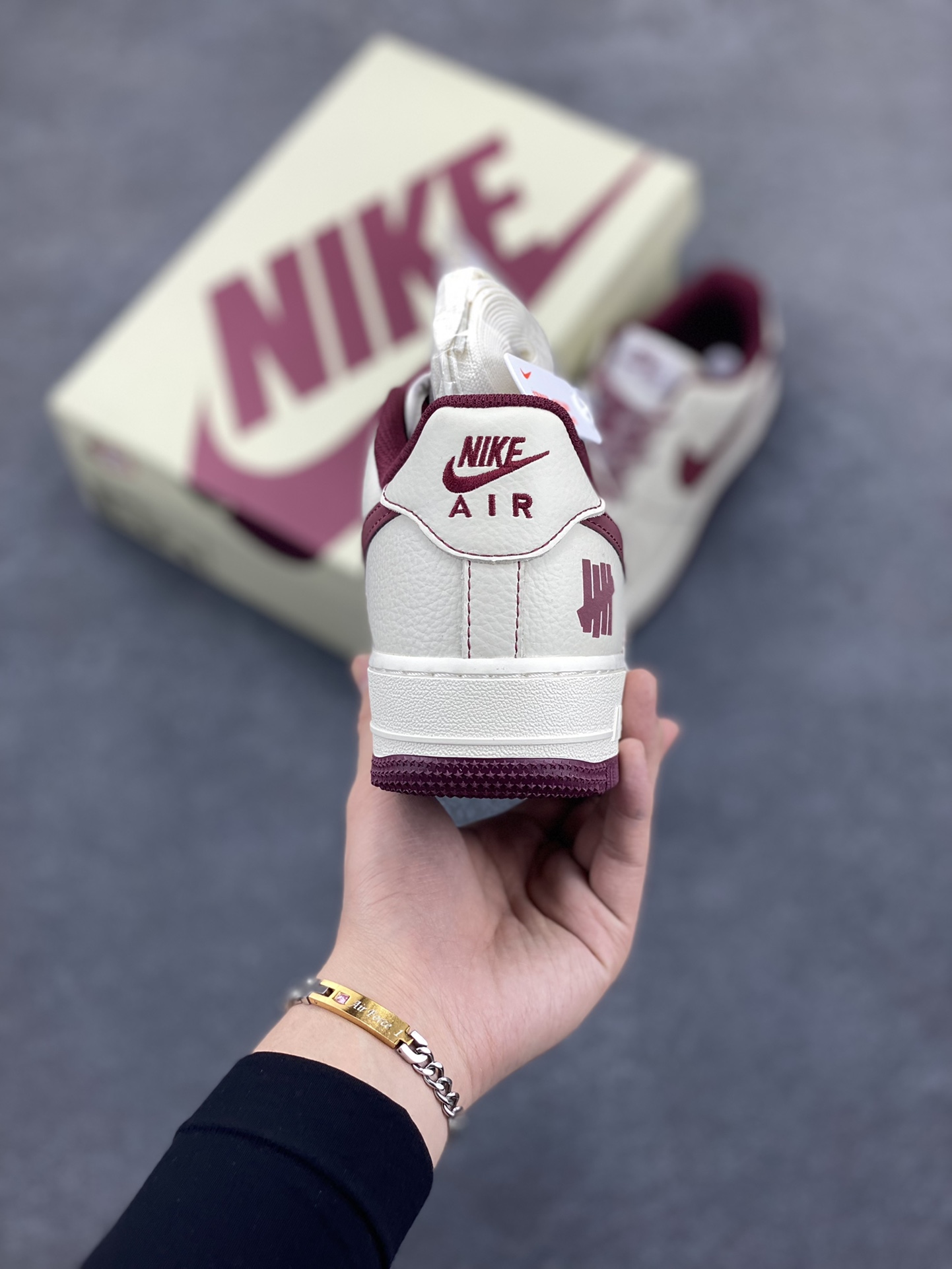 图片[4]-Undefeated x Nike Air Force 1 Low空军一号低帮休闲板鞋 定制皮料 原装定制鞋盒 炫彩反光 细节满满 原楦头原纸板 内置全掌气垫 货号：UN2395-523 尺码：36 36.5 37.5 38 38.5 39 40 40.5 41 42 42.5 43 44 44.5 45-选品中心