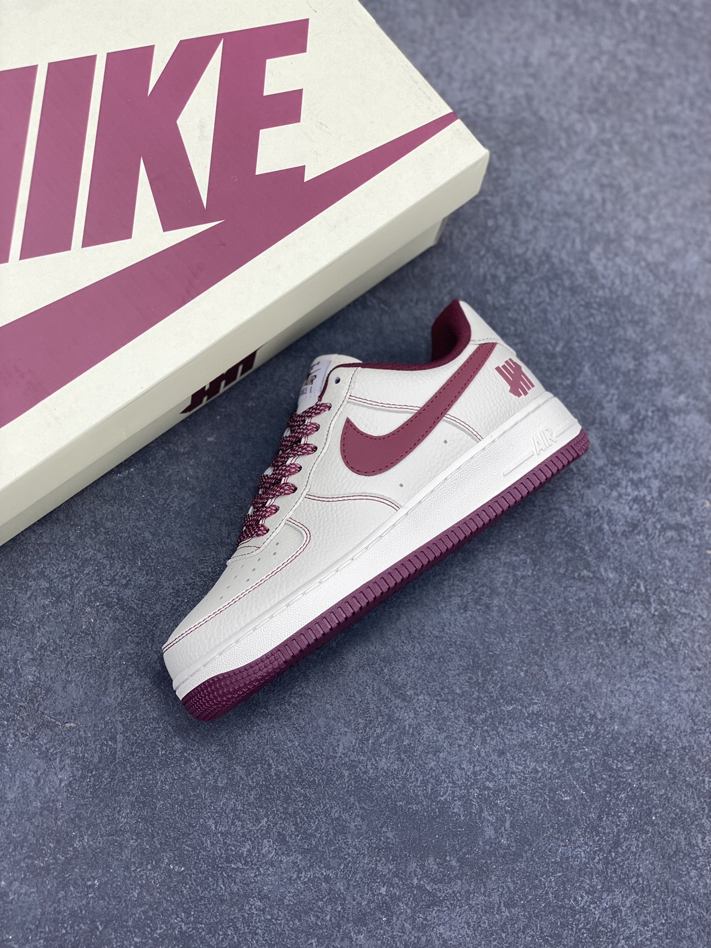 图片[7]-Undefeated x Nike Air Force 1 Low空军一号低帮休闲板鞋 定制皮料 原装定制鞋盒 炫彩反光 细节满满 原楦头原纸板 内置全掌气垫 货号：UN2395-523 尺码：36 36.5 37.5 38 38.5 39 40 40.5 41 42 42.5 43 44 44.5 45-选品中心