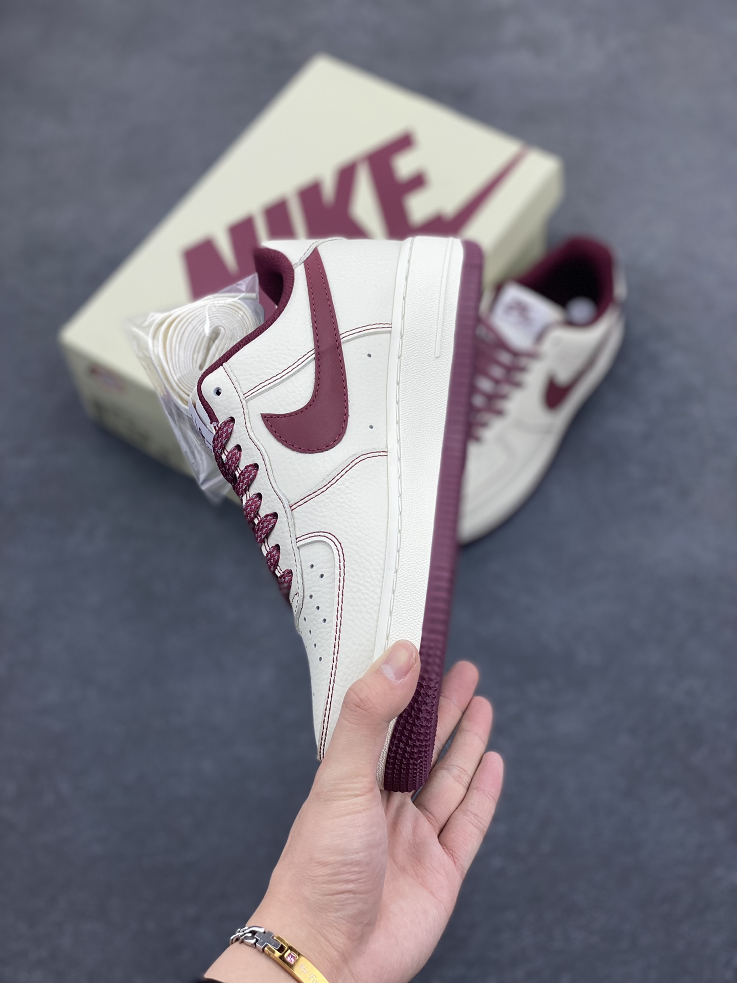 图片[3]-Undefeated x Nike Air Force 1 Low空军一号低帮休闲板鞋 定制皮料 原装定制鞋盒 炫彩反光 细节满满 原楦头原纸板 内置全掌气垫 货号：UN2395-523 尺码：36 36.5 37.5 38 38.5 39 40 40.5 41 42 42.5 43 44 44.5 45-选品中心
