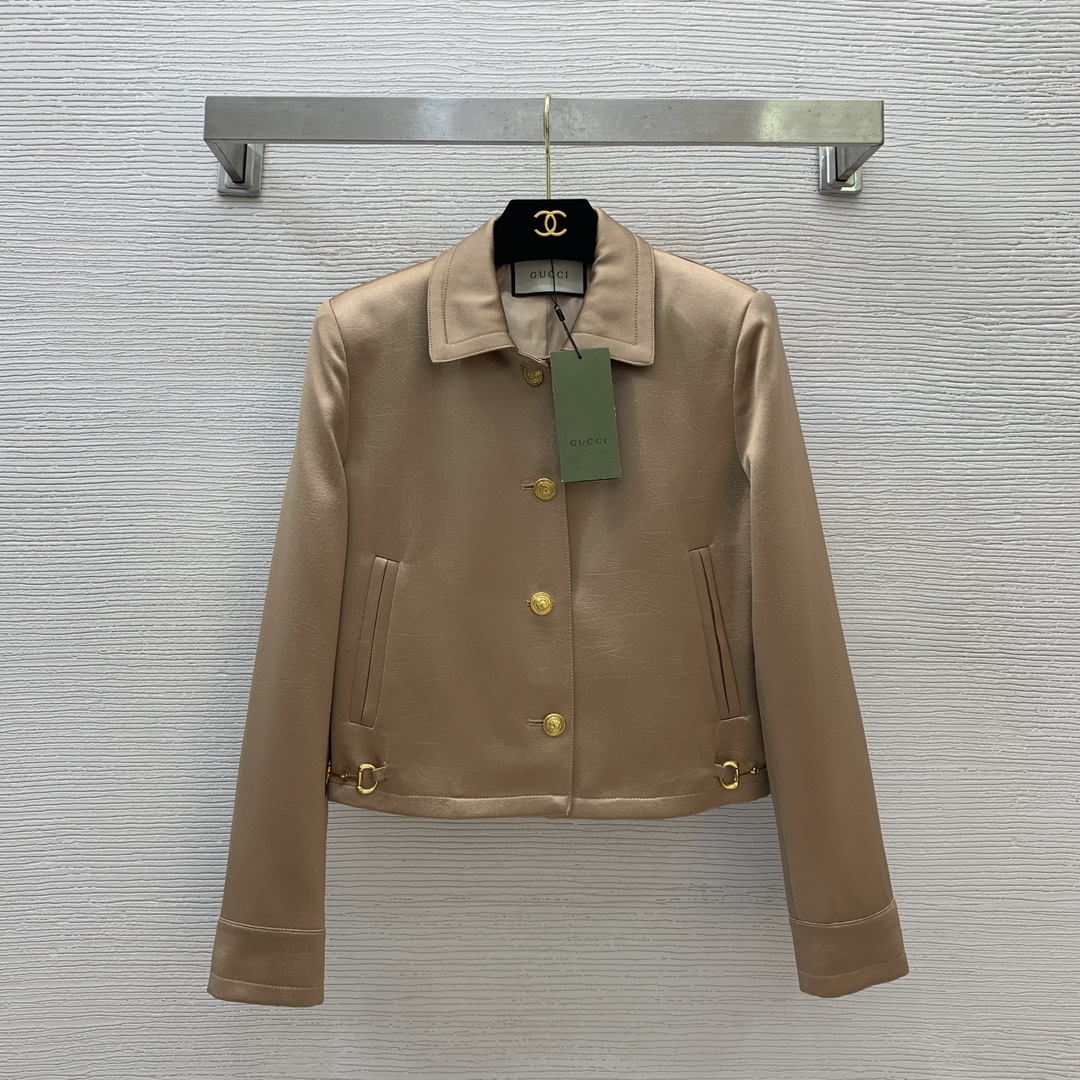 NO:328213,Model number G25031834GUCC* new high-end boutique customization, imported acetate fabric feels silky and comfortable!  Original letter logo anchor button side horse tie decorative stylish versatile lapel long-sleeved short jacket!  , khaki, white, black, (M size shoulder width 37, bust 96, sleeve length 58, clothing length 49) hair, gucci, jackets & coats, alexander wang19860909款号G25031834GUCC*新款高端精品定制、进口醋酸面料手感丝滑舒适！原版字母logo船锚纽扣侧边马衔扣装饰时尚百搭翻领长袖短款外套！、卡其色、白色、黑色、（M码肩宽37,胸围96,袖长58,衣长49）发,,gucci,jackets & coats,alexander wang,Women's clothing