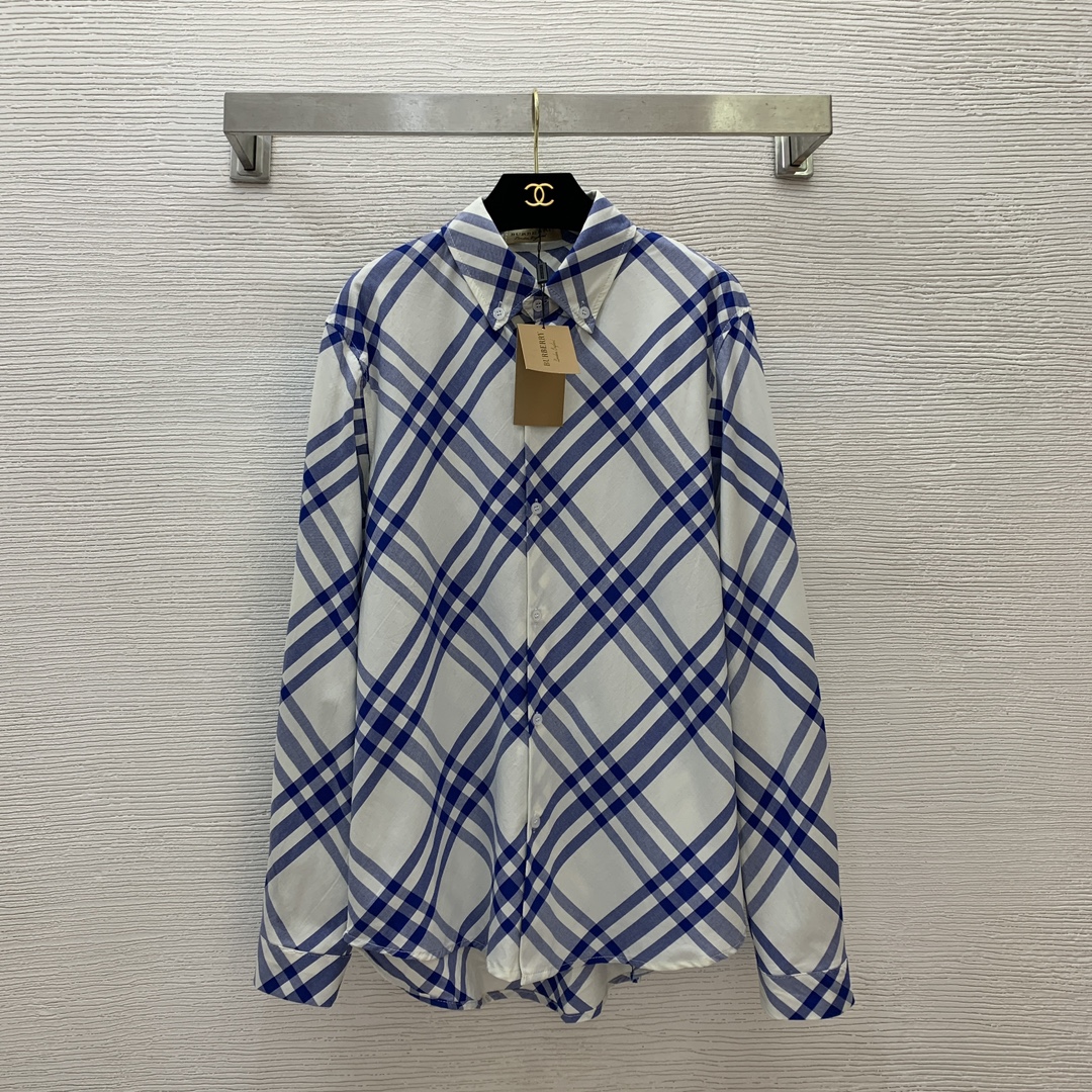 NO:329545,Model number D25031467 BURBERR*Y new style B-home classic checked buckle lapel loose casual long-sleeved shirt!  Blue/khaki, one size Khaki (original embroidered war horse) shoulder width 45, bust 102, sleeve length 66, garment length 71 Blue (original no war horse) shoulder width 49, bust 112, sleeve length 53, garment length 73, burberry, alexander wang19860909款号D25031467 BURBERR*Y新款 B家经典格纹系扣翻领宽松休闲长袖衬衣！蓝色/卡其色,均码 卡其(原版绣战马)肩宽45,胸围102,袖长66,衣长71 蓝色(原版无战马)肩宽49,胸围112,袖长53,衣长73,,burberry,alexander wang,Women's clothing