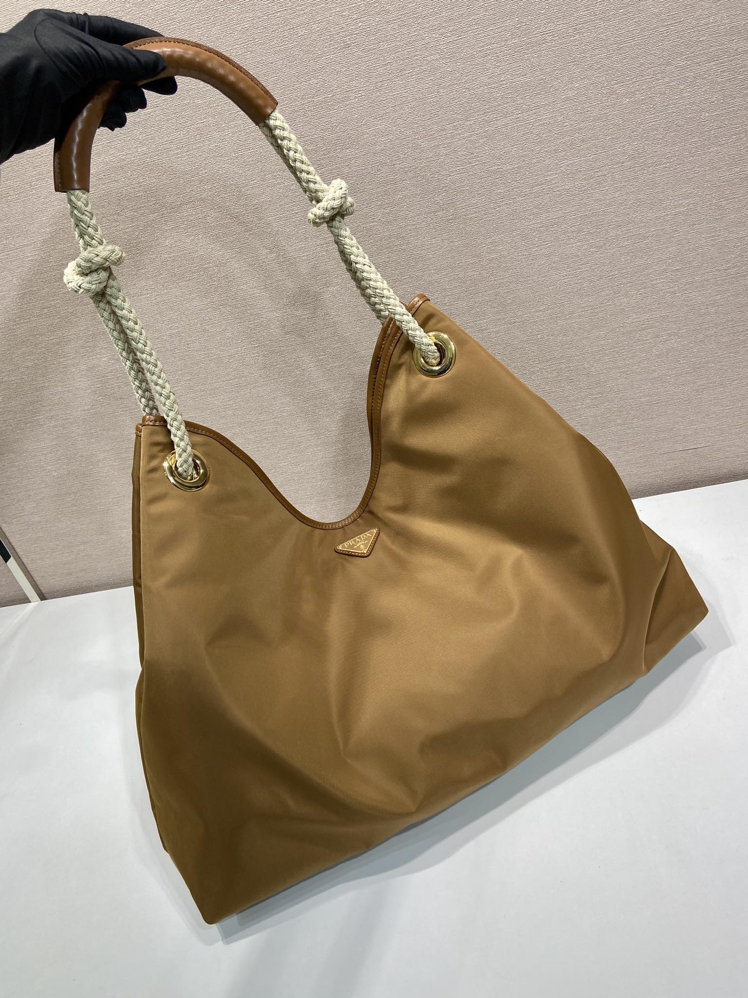 [Prada Women