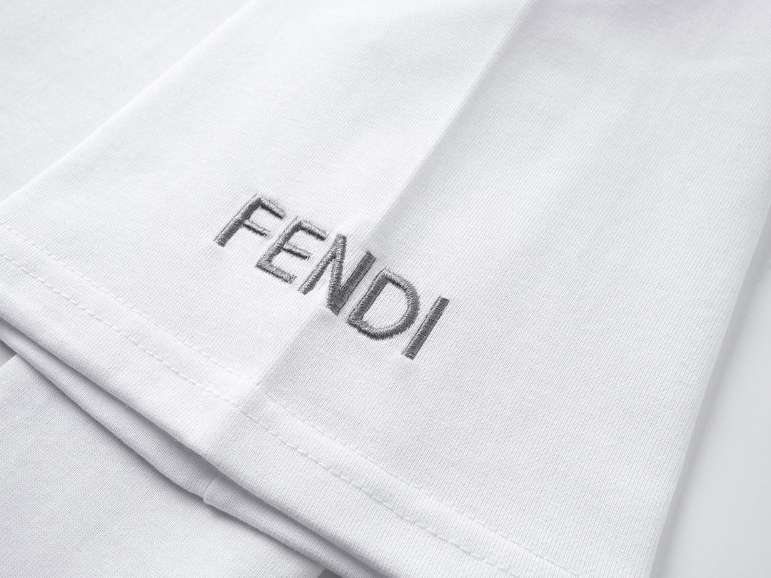 芬迪/Fendi 夏季新款 领口恶魔眼睛刺绣休闲圆领短袖T恤