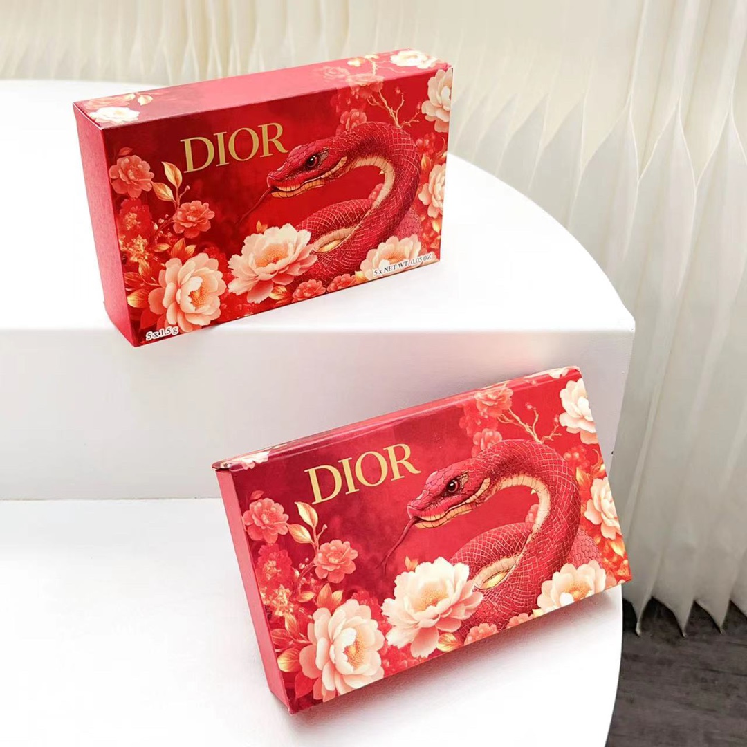 NO:809425,Dior red snake blue gold lipstick sample set of five pieces!  Contains 1.5g*5. Color numbers New Velvet 999-New Velvet 100-New Velvet 840-New Velvet 764-New Velvet 760., lipstick, lip glaze, lipstick, dior19860909迪奥红蛇蓝金口红小样五件套！内含1.5g*5.色号新丝绒999-新丝绒100-新丝绒840-新丝绒764-新丝绒760.,口红.唇釉.唇膏,dior,accessory