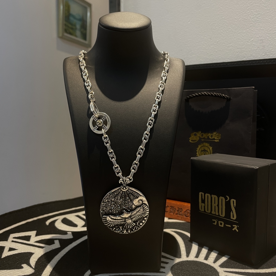 NO:107468,[New Products are on the Shelves] Goro Takahashi Goro retro round brand eagle necklace, top version, accurate exclusive shooting, focus on the high-end market, absolutely different from the ordinary version!  The details of the picture product are consistent with ZP!  Original production process, precision quality, purely handmade, authentic model opening, fashion essentials, both men and women can wear, same couple style, rock punk silver style, retro elements, trendy and versatile, same style on the official website, fine jewelry, necklace19860909【新品上架】Goro’s高桥吾郎复古圆牌老鹰项链,顶级版本 认准独家拍摄 主攻高端市场 绝对区别普通版本！图片产品细节与ZP一致！原版制作工艺 精工品质 纯手工打造 ～正品开模潮流时尚必备 男女均可佩戴 情侣款同款 摇滚朋克泰银风格 复古元素 潮流百搭 官网同款,饰品精品,necklace,Jewelry