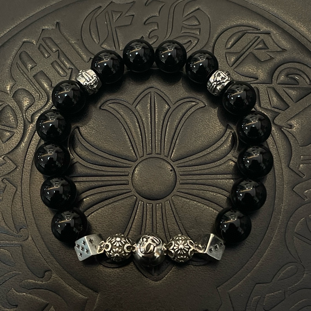 NO:113000,Batch New model [Counter Quality] Chrome Hearts Croxin Classic retro multi-element obsidian bracelet bracelet, different pattern design styles with different concave and convex shapes, presenting uniqueness. Cross Scout flowers are Croxin's ambitions, so they last longer. Genuine version of Chrome Hearts Croxin, differentiating the market ordinary light version, matching the quality of the version, looking at the details of the letter printing, retro old gray oxygen level. Seiko version!  !  !  Pure handmade ~ Authentic model opening must-have fashion and fashion, both men and women can wear it, same style for couples, original official website, rock punk style silver style, retro elements, trendy and versatile!  , jewelry boutique, chrome hearts, chrome hearts, bracelet19860909批 新款【专柜品质】Chrome Hearts克罗心 经典复古多元素黑曜石手链手串,凹凸造型不同的花纹设计风格 呈现出与众不同 十字架 童军花是克罗心的志 所以更经久不衰 正品打版Chrome Hearts克罗心 区别市场普通轻版 对版对标品质 看字印细节 复古做旧灰氧程度.精工版本！！！ 纯手工打造 ～正品开模潮流时尚必备 男女均可佩戴 情侣同款 官网原版 摇滚朋克泰银风格 复古元素 潮流百搭！,饰品精品,chrome hearts,chrome hearts,bracelet,Jewelry