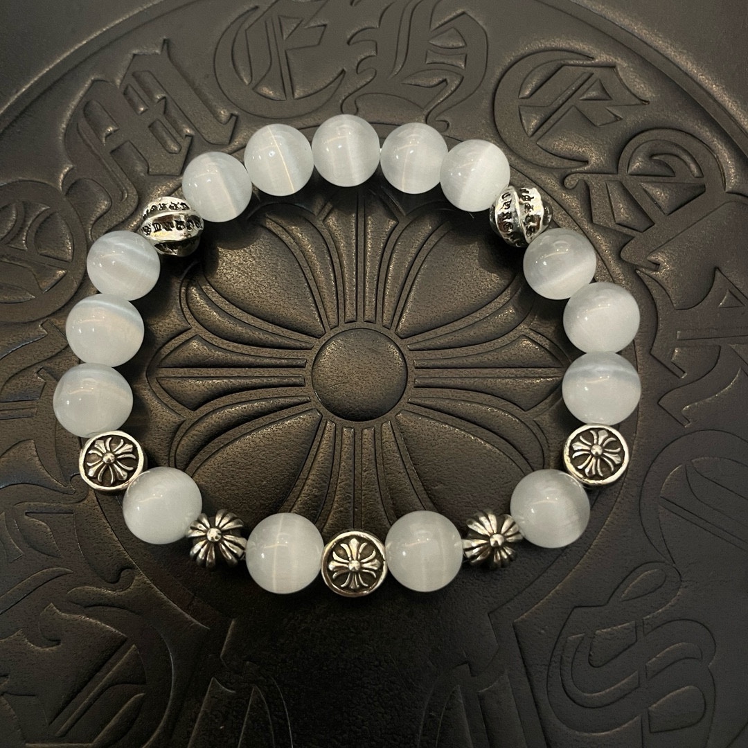 NO:107496,Batch New Model [Counter Quality] Chrome Hearts Croxin Classic Retro Multi-Element White Cat Eye Bracelet Bracelet, Kuaishou/ins/Little Red Book Popular, Different Concave and Convex Scout Flowers present unique styles. Cross Scout Flowers are Croxin's logo, so they last longer. Genuine version Chrome Hearts Croxin Difference to the market ordinary light version, match the quality, look at the details of the letter printing, retro and old gray oxygen level. Seiko version!  , jewelry boutique, chrome hearts, chrome hearts, bracelet19860909批 新款【专柜品质】Chrome Hearts克罗心 经典复古多元素白色猫眼石手串手链 ,快手/ins/小红书热门,凹凸造型不同的花纹设计风格呈现出与众不同 十字架童军花是克罗心的标志 所以更经久不衰 正品打版Chrome Hearts克罗心 区别市场普通轻版 对版对标品质 看字印细节 复古做旧灰氧程度.精工版本！,饰品精品,chrome hearts,chrome hearts,bracelet,Jewelry