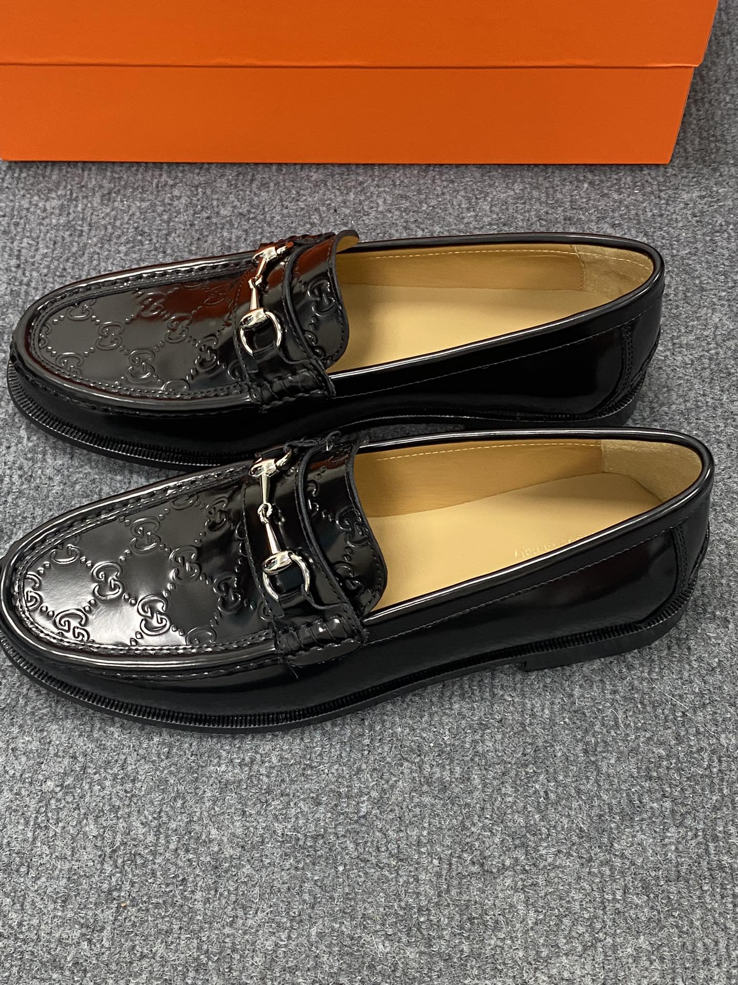 NO:275361,Guqi suit series leather shoes are on the 20th spring and summer show. Imported open beads upper to the top layer cowhide inner ten original leather outsole Size: 39-44 can be ordered 38.45.46).47.48, business suit, cowhide, Leather soles19860909古奇西装系列皮鞋瞩目亮相20春夏秀场.进口开边珠鞋面头层牛皮内里十原创真皮大底Size:39-44可订38.45.46).47.48,,business suit,cowhide,Leather soles,Men's shoes