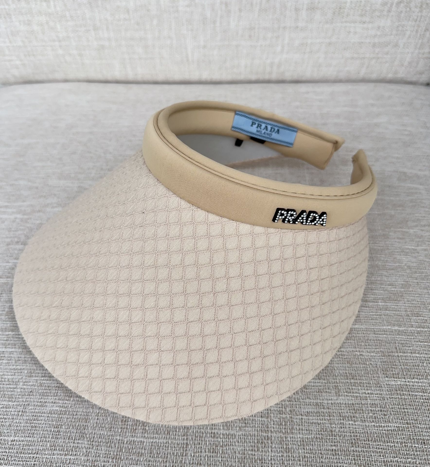 NO:224836,Prada empty top hat, a must-have item in summer, because it is really easy to match, summer with cool summer style is really super literary style ~ Any white dress can attract the attention of blockbusters ~ hat Straw hat Fisherman's hat Baseball hat Knitted hat, hat, prada, espadrilles, skirts, hats19860909普拉达 空顶帽,夏天必备单品,因为真的太好搭,夏天搭配清凉夏日风情真的超级文艺范～随便一身小白裙就可以吸引大片目光～帽子草帽渔夫帽棒球帽针织帽,帽子,prada,espadrilles,skirts,hats,hat