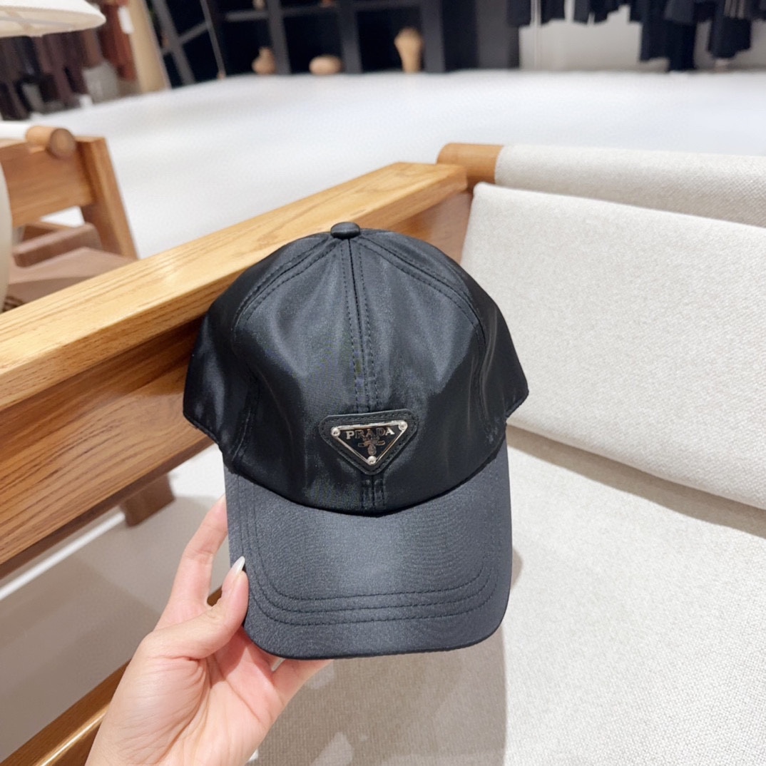 NO:224842,Prada Prada's new three-dimensional baseball cap, exquisite and flawless!  Exclusive physical shot. Hat straw hat fisherman hat baseball hat knit hat, hat, prada, prada, espadrilles, hats19860909普拉达Prada 全新立体棒球帽,精致无暇！做工细致,独家实物拍摄.帽子草帽渔夫帽棒球帽针织帽,帽子,prada,prada,espadrilles,hats,hat