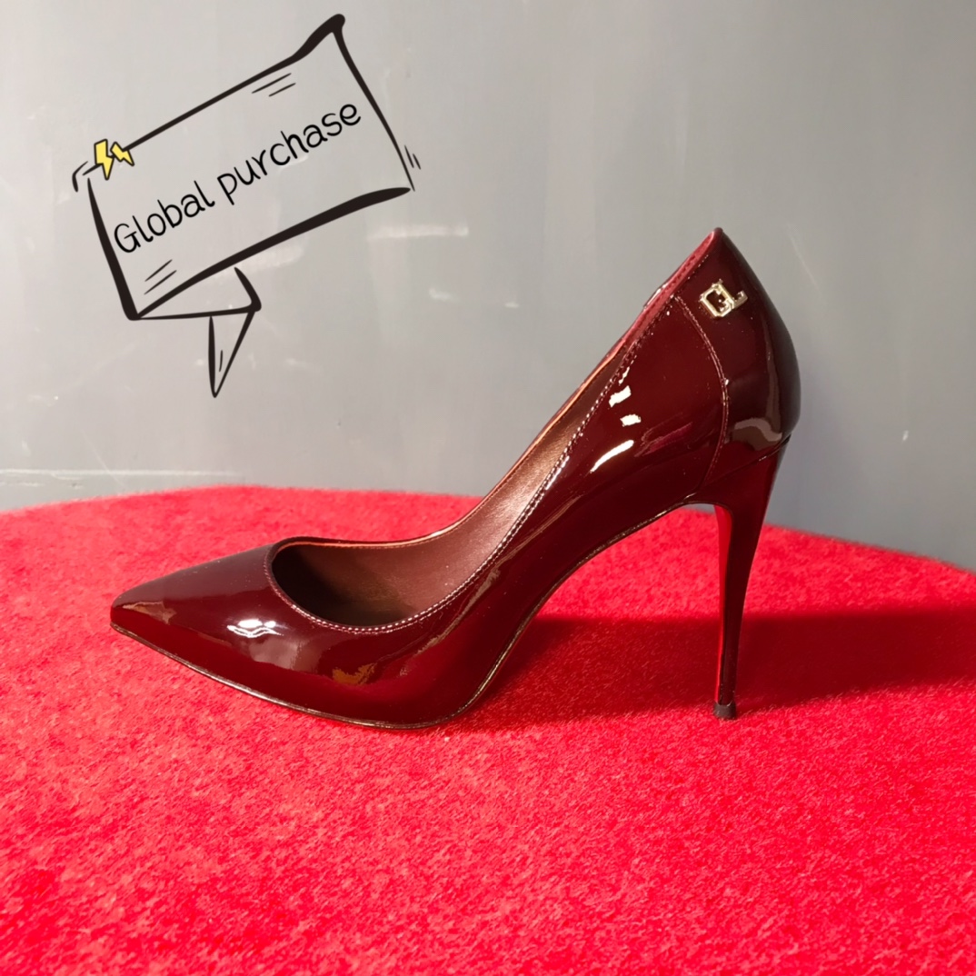 NO:100596,High-end customization 2025 spring and summer classic series!  H10Cm, size 34-42. Genuine leather sole. 9033-044 Wine red slim leather, Wine red sheepskin, CL letter buckle. Official website synchronization. Standard European code Reference:9033-044 Color:wine/wine Material:patent leather Lining:goat leather Heel height:10Cm Sole:leather sole Size:EUR 34-42 (US 4-11):,,christian louboutin,christian louboutin,sheepskin,Leather soles19860909高端订制 2025春夏精典款系列！ H10Cm,尺码34-42码.真皮大底.9033-044酒红柒皮,酒红羊皮里,CL字母扣.官网同步. 标准欧码 Reference:9033-044 Color:wine/wine Material:patent leather Lining:goat leather Heel heigh:10Cm Sole:leather sole Size:EUR 34－42（US 4一11) :,,christian louboutin,christian louboutin,sheepskin,Leather soles,Women's Shoes