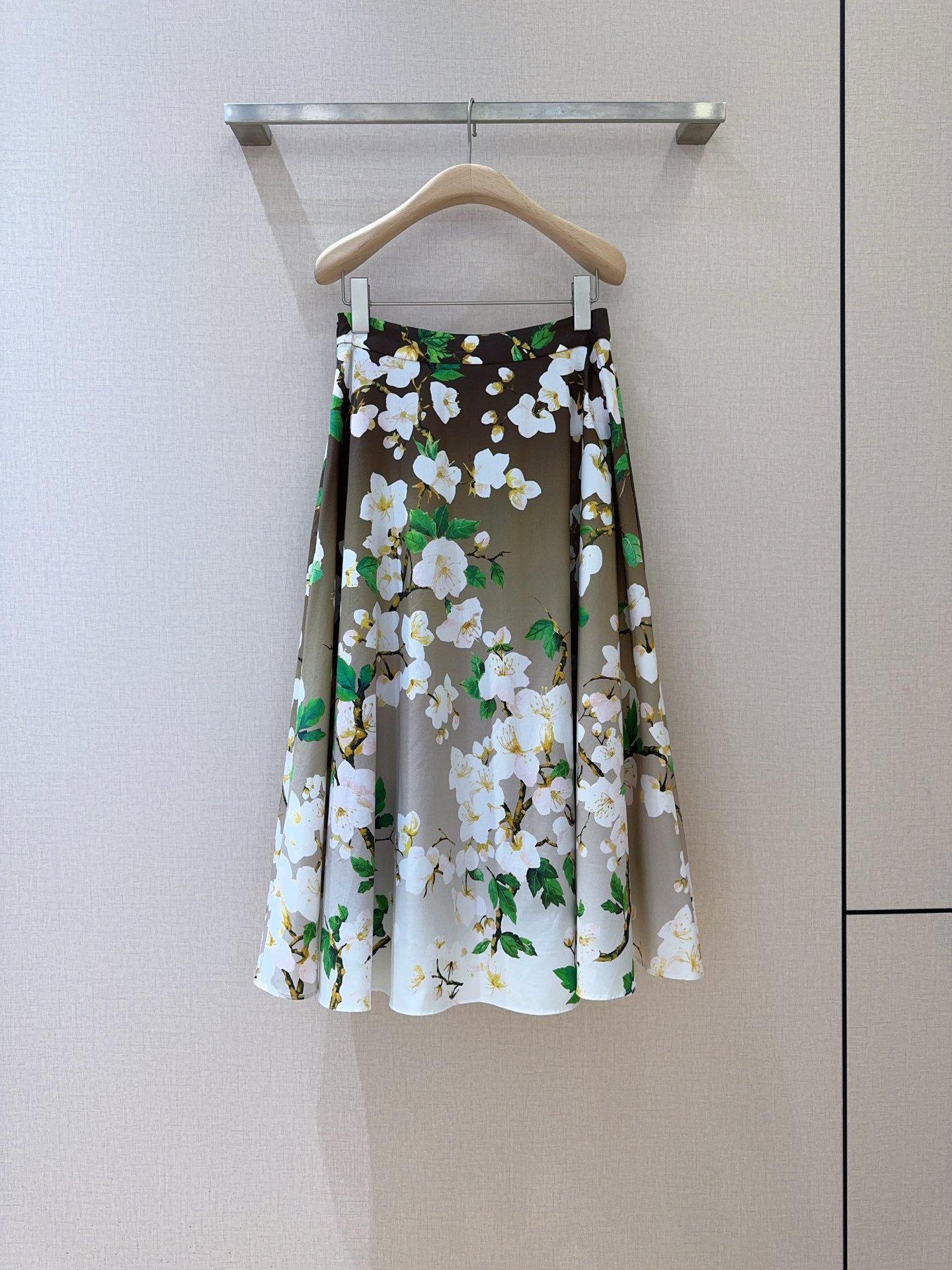 Oscar de la r*e*n*t*a2025新品🆕……💐中长款高腰印花🌸半裙，扩廷棉纯棉材质、手感