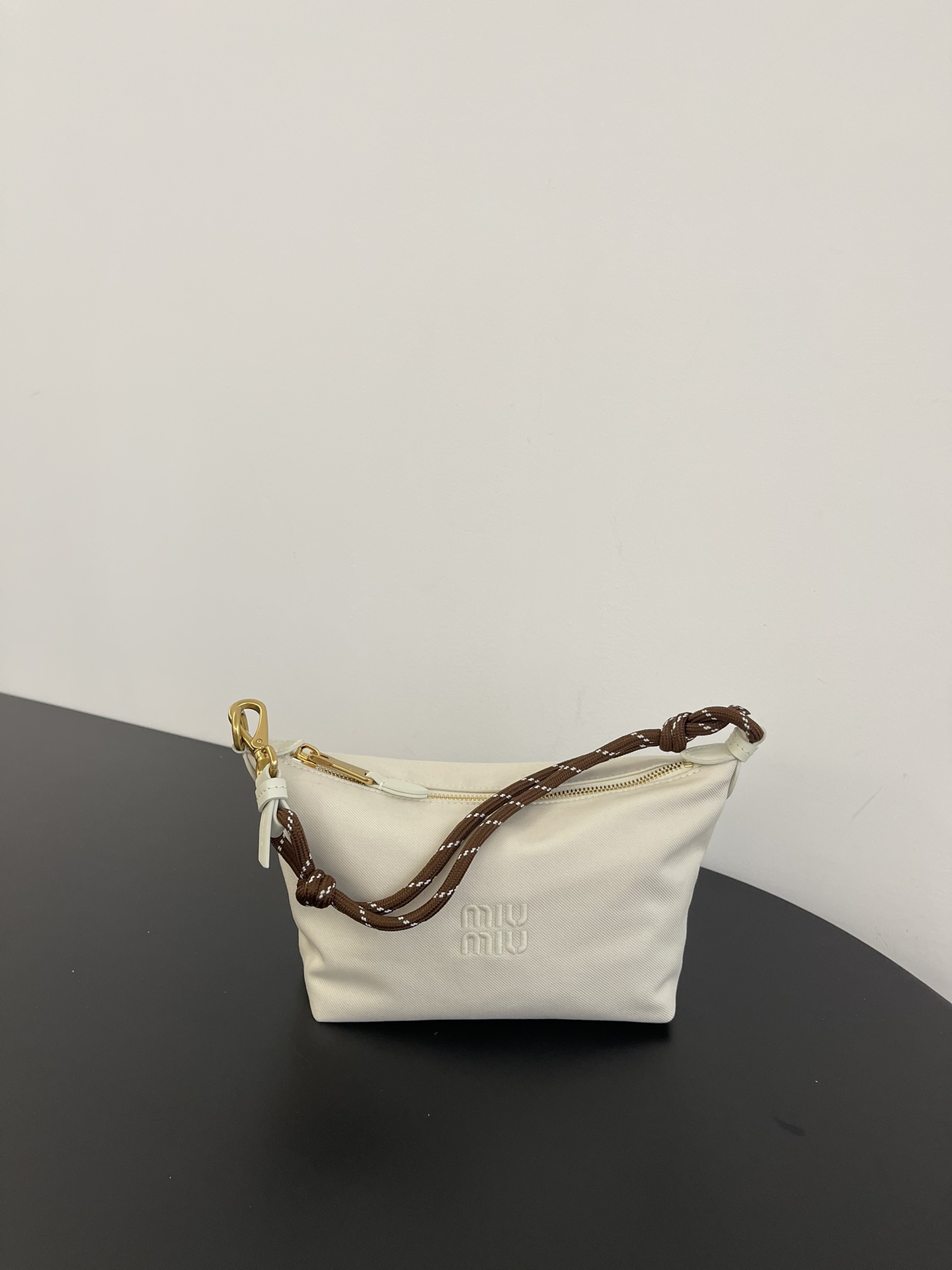P370 🈶blanco roto, la lonchera de la serie de lona de Miu Miu está aquí, tela gabardina y bordado del mismo tono, eleg…