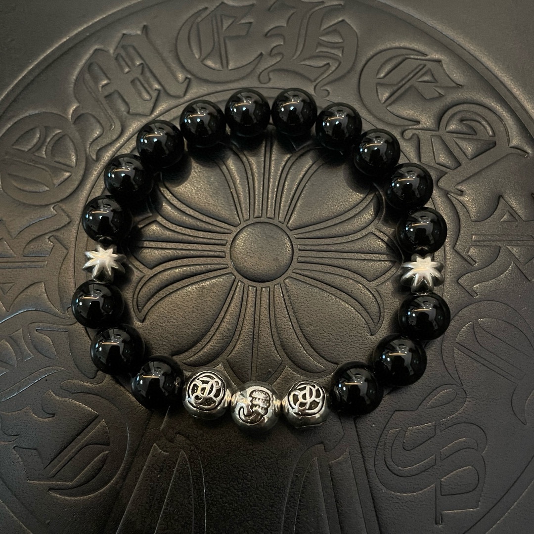 NO:113015,New [Counter Quality] Chrome Hearts Croxin Classic retro multi-element obsidian bracelet, bracelet, different pattern design styles with concave and convex shapes, presenting uniqueness. Cross Scout flowers are Croxin's ambitions, so they last longer. Genuine version of Chrome Hearts Croxin, different from the market, benchmarking the quality of the version, looking at the details of the letter printing, retro old gray oxygen level. Seiko version!  !  !  Pure handmade ~ Authentic model opening must-have fashion and fashion, both men and women can wear it, same style for couples, original official website, rock punk style silver style, retro elements, trendy and versatile!  , jewelry boutique, chrome hearts, chrome hearts, bracelet19860909新款【专柜品质】Chrome Hearts克罗心 经典复古多元素黑曜石手链 手串,凹凸造型不同的花纹设计风格 呈现出与众不同 十字架 童军花是克罗心的志 所以更经久不衰 正品打版Chrome Hearts克罗心 区别市场普通轻版 对版对标品质 看字印细节 复古做旧灰氧程度.精工版本！！！ 纯手工打造 ～正品开模潮流时尚必备 男女均可佩戴 情侣同款 官网原版 摇滚朋克泰银风格 复古元素 潮流百搭！,饰品精品,chrome hearts,chrome hearts,bracelet,Jewelry