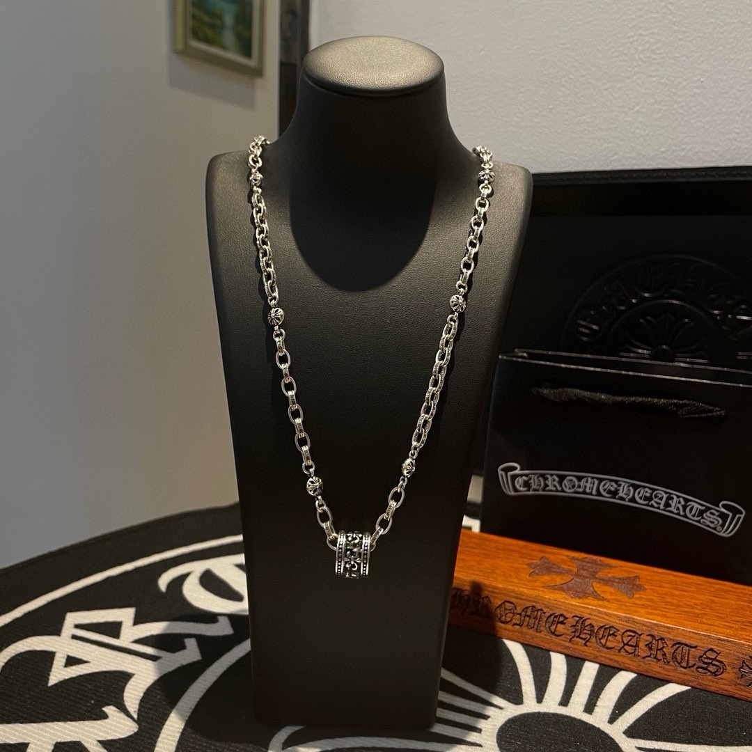 NO:107574,Batch New style [Counter Quality] Chrome Hearts Croxin Classic retro cross ball necklace Scout flower ring pendant Different pattern design styles with concave and convex shapes present uniqueness Cross Scout flower is Croxin's ambition, so it lasts for a long time Genuine version Chrome Hearts Croxin Difference to the market ordinary light version Corresponding to the quality of the version Benchmarking, looking at the details of the letter printing, retro old gray oxygen level. Seiko version!  !  !  Pure handmade ~ Authentic model opening must-have fashion and fashion, both men and women can wear it, same style for couples, original official website, rock punk style silver style, retro elements, trendy and versatile!  , jewelry boutique, chrome hearts, chrome hearts, necklace, ring19860909批 新款【专柜品质】Chrome Hearts克罗心 经典复古十字花球项链 童军花戒指吊坠 凹凸造型不同的花纹设计风格 呈现出与众不同 十字架 童军花是克罗心的志 所以更经久不衰 正品打版Chrome Hearts克罗心 区别市场普通轻版 对版对标品质 看字印细节 复古做旧灰氧程度.精工版本！！！ 纯手工打造 ～正品开模潮流时尚必备 男女均可佩戴 情侣同款 官网原版 摇滚朋克泰银风格 复古元素 潮流百搭！,饰品精品,chrome hearts,chrome hearts,necklace,ring,Jewelry