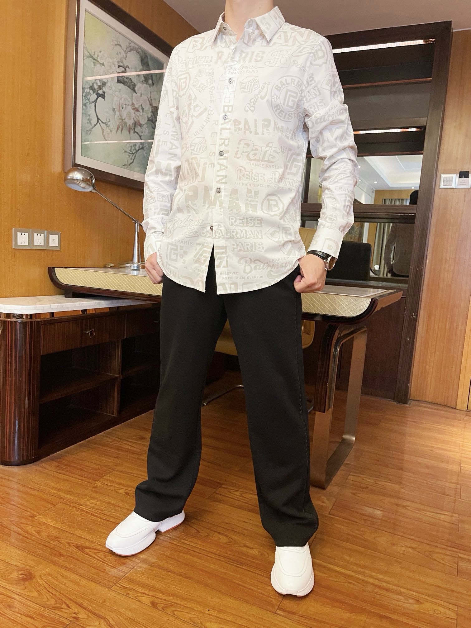 NO:129126,BALRMAN Luxury Products-2025 counter latest hot shirts are shipped, hot-selling items in European and American counters!  Selected Italian custom-made Tianshi cotton fabrics with simple and elegant designs, the latest brand pattern is elegant and fashionable. You are definitely worthy of having it. Number of codes 48-56 (model 173/130 wears 48 sizes, with Hong Kong Lane Crawford gift box packaging),,alexander wang19860909BALRMAN奢品-2025专柜最新爆款衬衣出货 欧美专柜热销单品！精选意大利定制天丝棉面料搭配简约大方的设计,最新通体品牌花纹雅致不失时尚 您绝对值得拥有.码数48-56（模特173/130穿48码,配香港连卡佛礼盒包装）,,alexander wang,Men's clothing