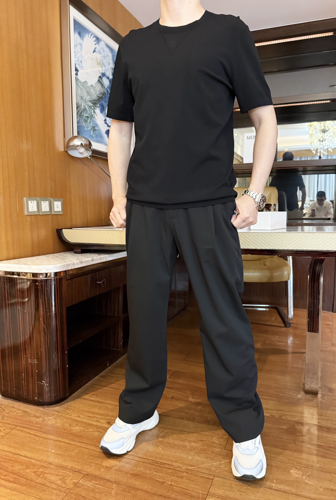 NO:129143,The latest hot T-shirts in the counter in 2025 are shipped, and the most popular items in European and American counters are sold!  Selected Italian imported Tennis knitted fabrics with the latest designs, the brand logo design of the neckline highlights the fashion, and the upper body effect can be seen. The number of codes is 48-56 (model 173/130 wears 48 with Hong Kong Lane Crawford gift box packaging), Moncler,tees, t-shirt,alexander wang19860909蒙口-2025专柜最新爆款t恤出货 欧美专柜热销单品！精选意大利进口天丝针织面料搭配最新的设计,领口的品牌标志设计彰显时尚 上身效果看得见.码数48-56（模特173/130穿48配香港连卡佛礼盒包装）,,Moncler,tees，t-shirt,alexander wang,Men's clothing