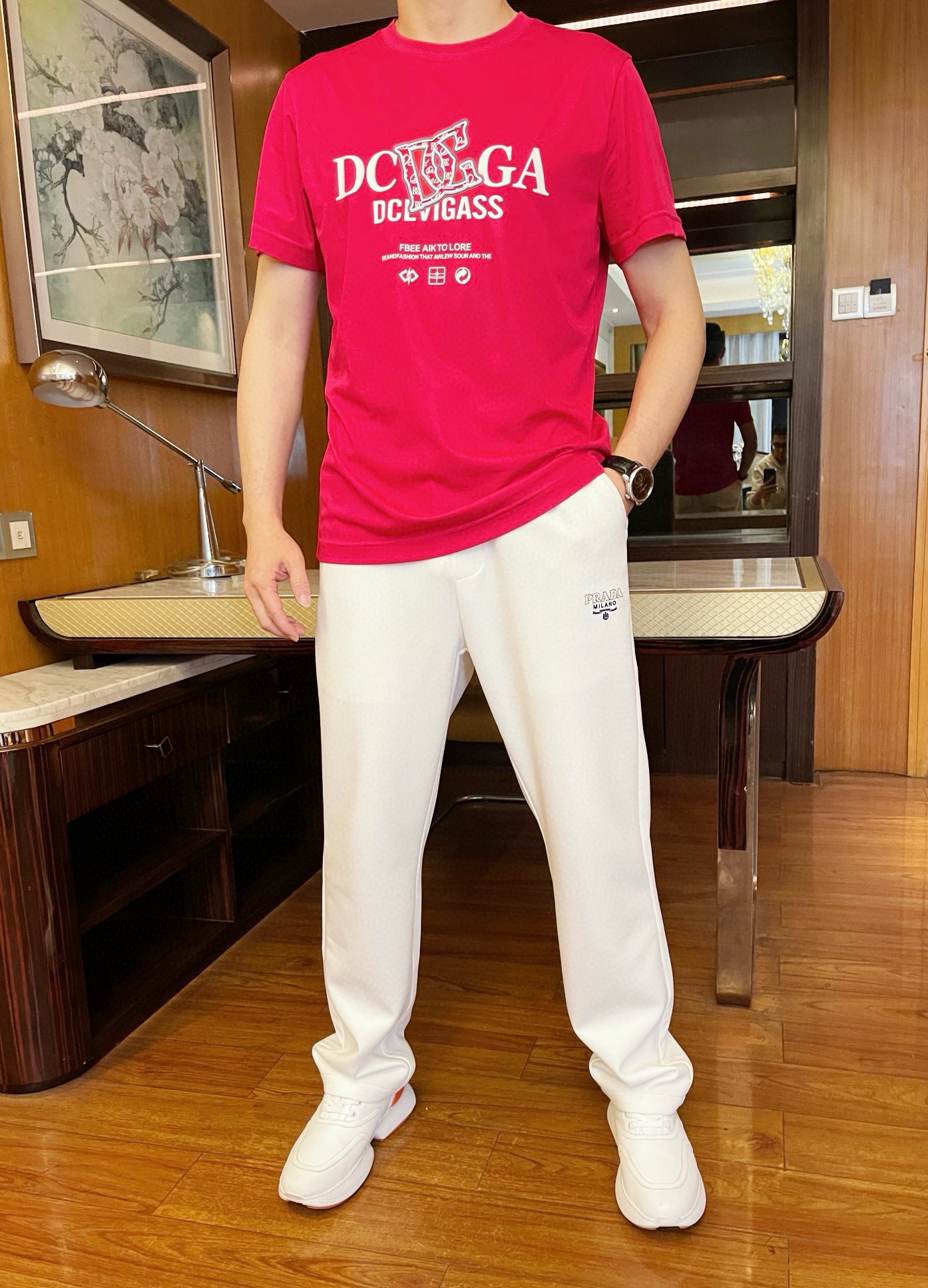 NO:129149,Dolce & Gabbana - the latest hot T-shirts in 2025 counters are shipped, and hot-selling items in European and American counters!  Selected Italian imported mercerized cotton fabrics with the latest designs, the unique brand logo on the chest highlights the fashion, and the upper body effect can be seen. The number of codes is 48-56 (model 173/130 wears 48 with Hong Kong Lane Crawford gift box packaging), Dolce & Gabbana, tees, t-shirt, alexander wang19860909杜嘉班纳-2025专柜最新爆款t恤出货 欧美专柜热销单品！精选意大利进口丝光棉面料搭配最新的设计,胸前的独特品牌logo彰显时尚 上身效果看得见.码数48-56（模特173/130穿48配香港连卡佛礼盒包装）,,Dolce&Gabbana,tees，t-shirt,alexander wang,Men's clothing