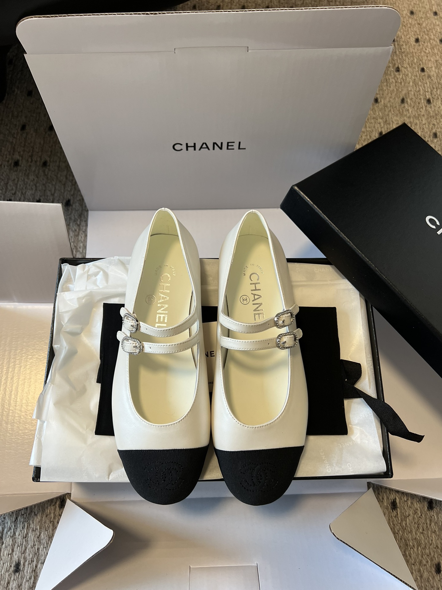 
莞产代购级 Chane* 小香米兰走秀款二带玛丽珍鞋 

超级性感的一双平底小单鞋 单穿配个小袜子都非