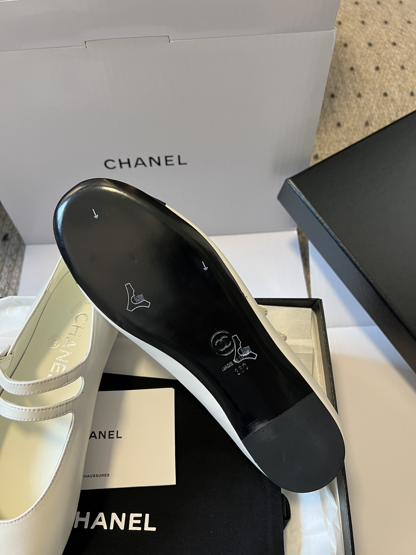 
莞产代购级 Chane* 小香米兰走秀款二带玛丽珍鞋 

超级性感的一双平底小单鞋 单穿配个小袜子都非