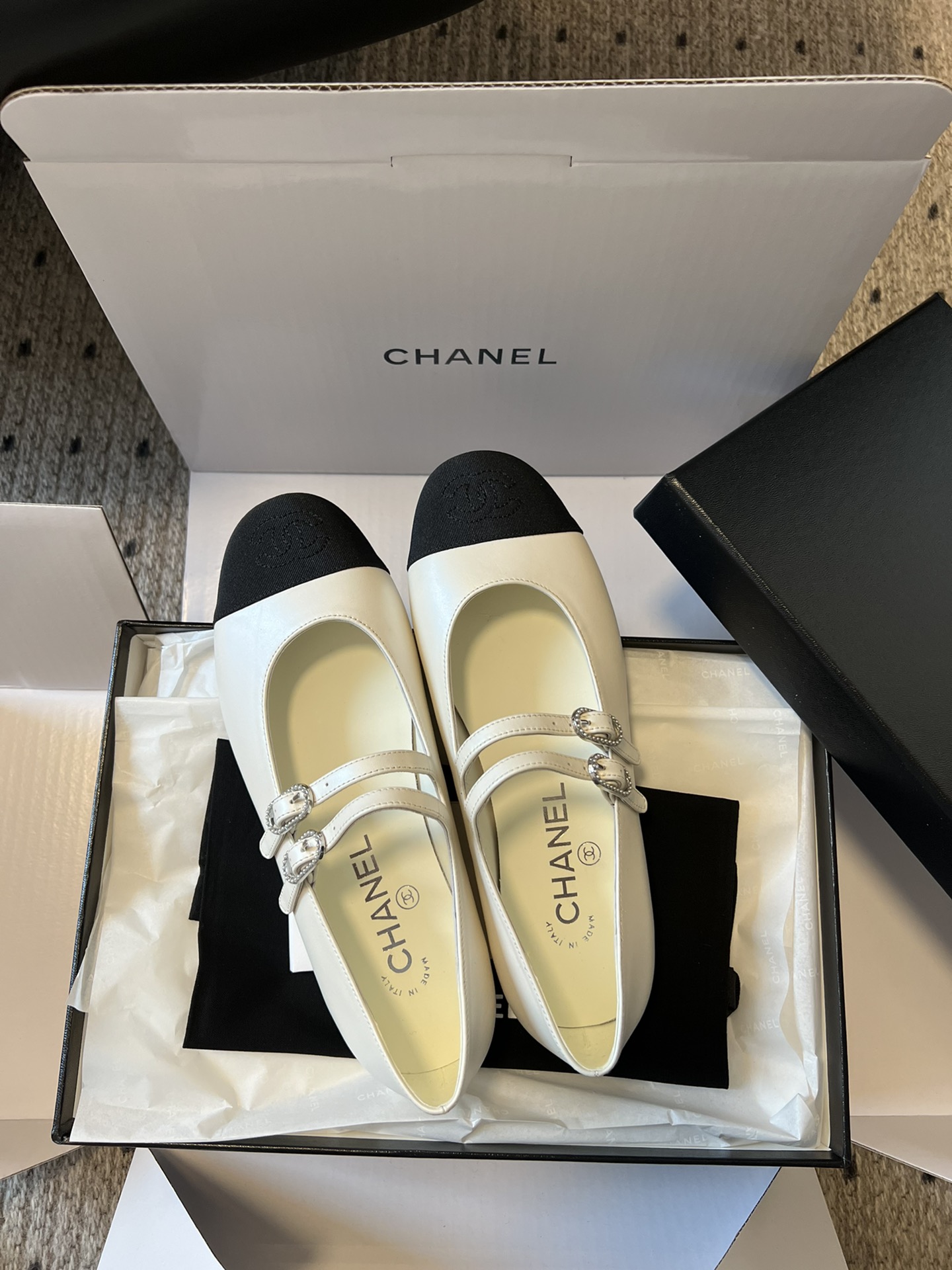 
莞产代购级 Chane* 小香米兰走秀款二带玛丽珍鞋 

超级性感的一双平底小单鞋 单穿配个小袜子都非
