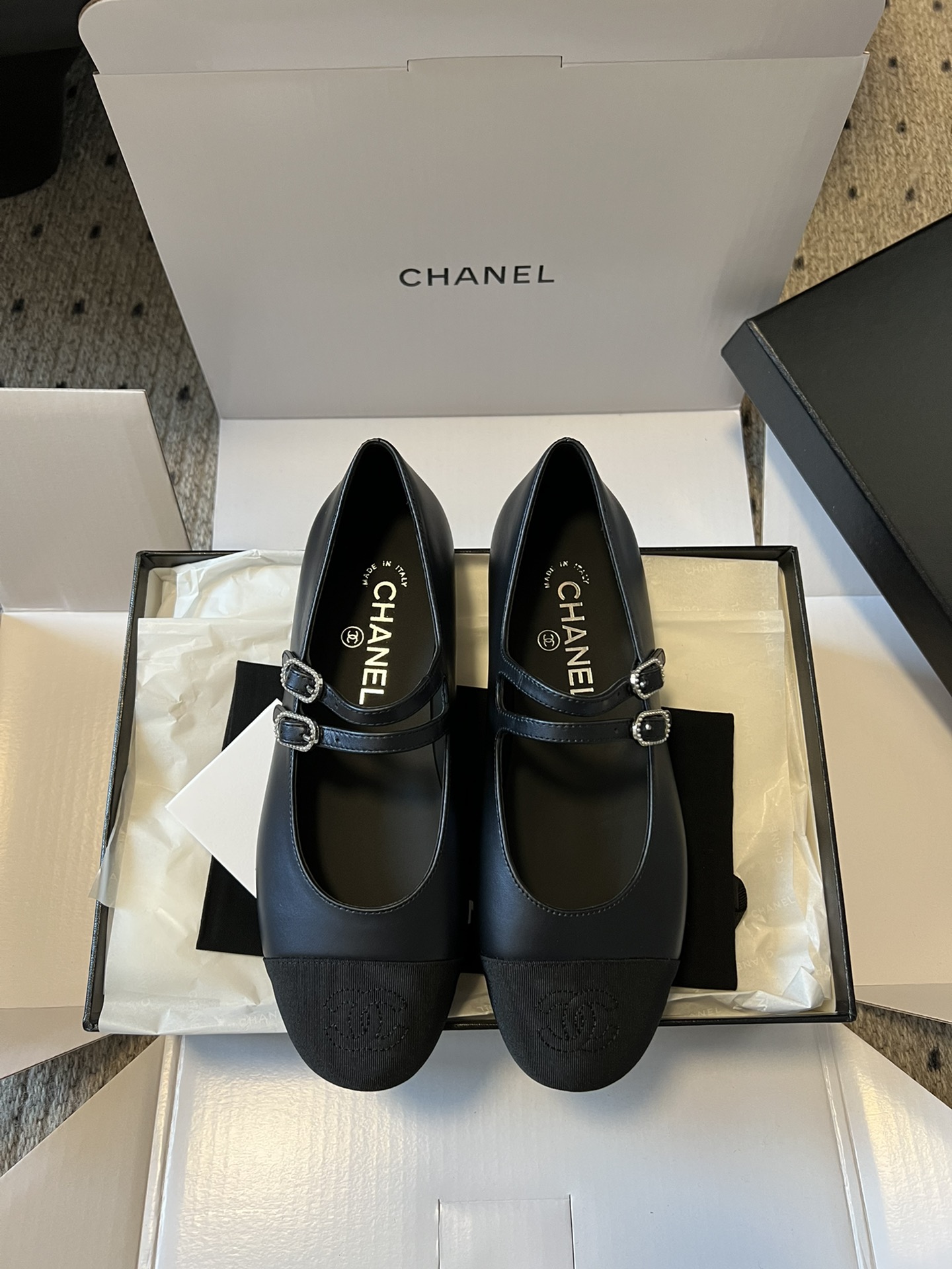 
莞产代购级 Chane* 小香米兰走秀款二带玛丽珍鞋 

超级性感的一双平底小单鞋 单穿配个小袜子都非
