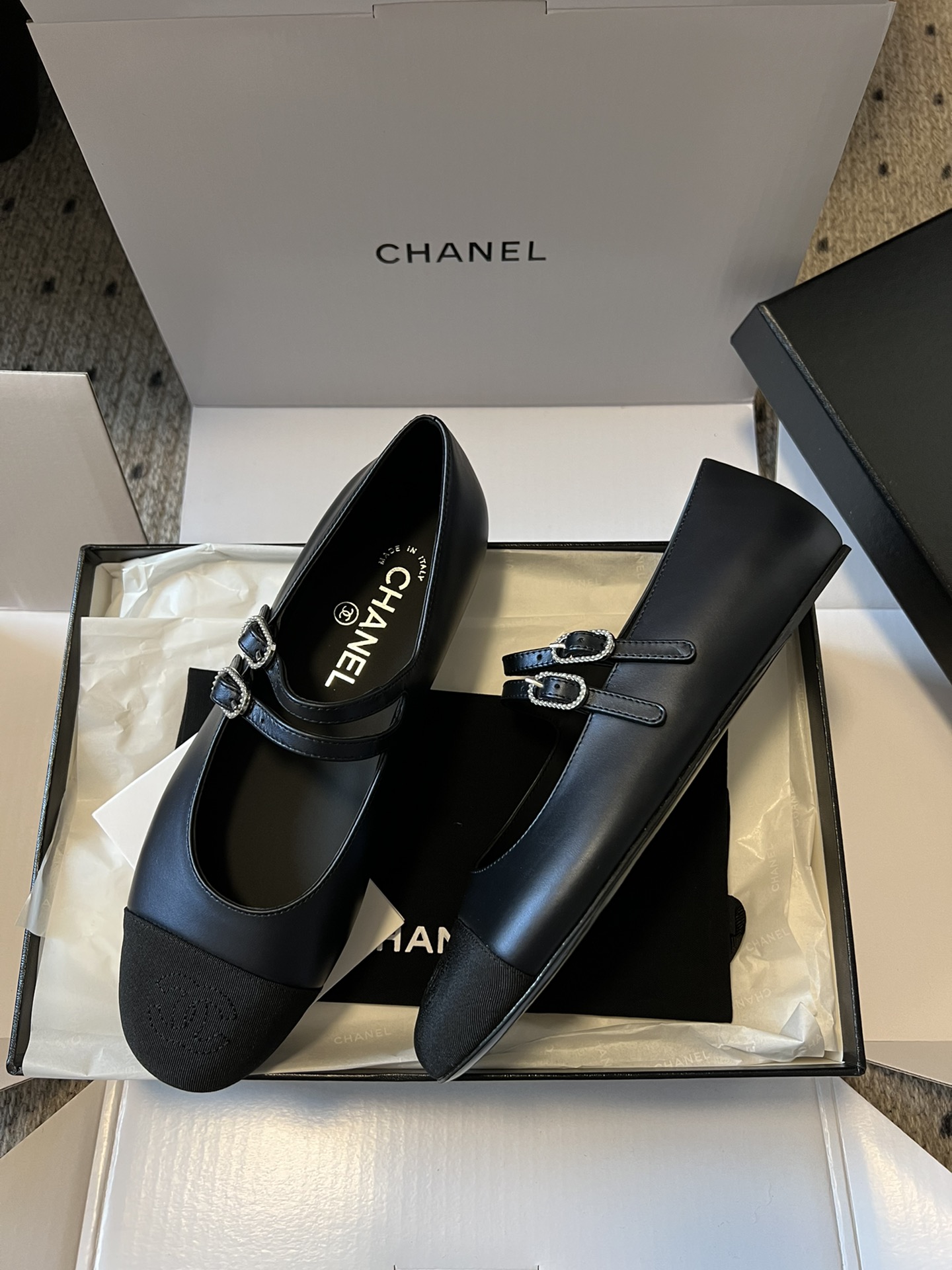 
莞产代购级 Chane* 小香米兰走秀款二带玛丽珍鞋 

超级性感的一双平底小单鞋 单穿配个小袜子都非
