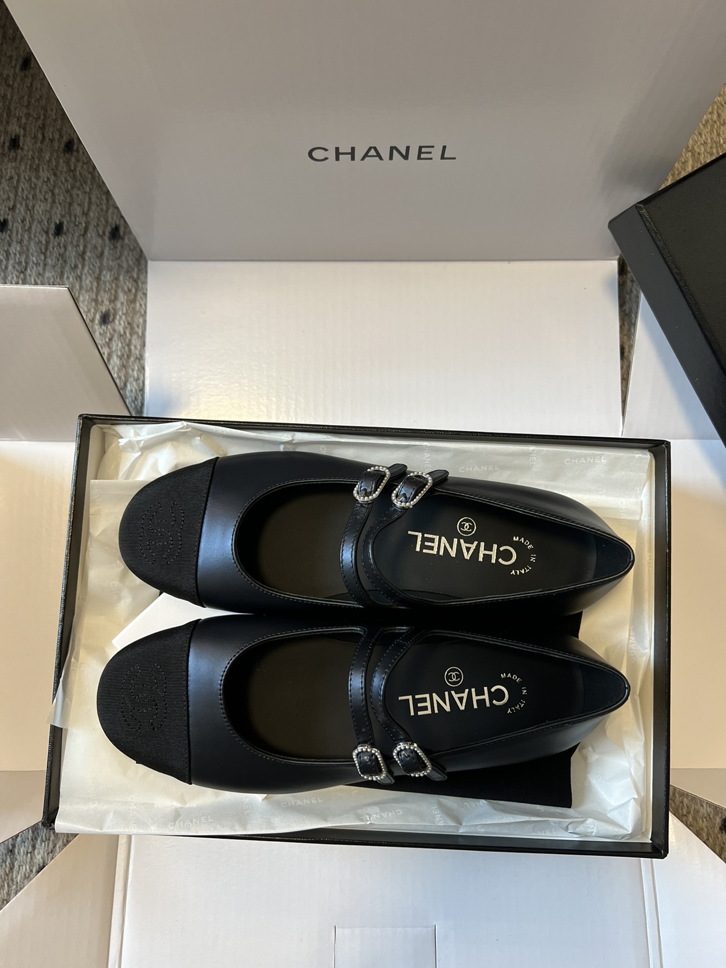 
莞产代购级 Chane* 小香米兰走秀款二带玛丽珍鞋 

超级性感的一双平底小单鞋 单穿配个小袜子都非