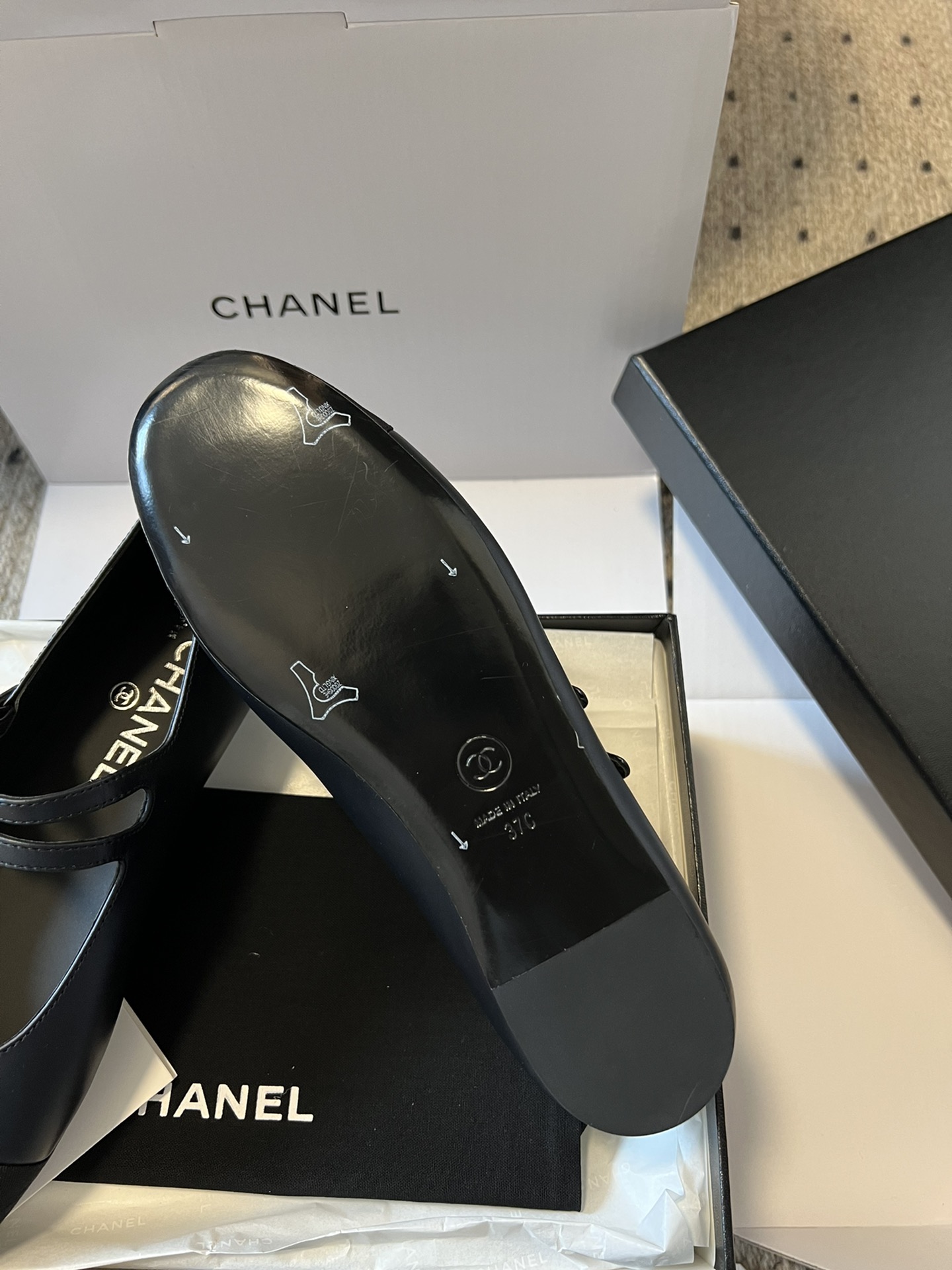 
莞产代购级 Chane* 小香米兰走秀款二带玛丽珍鞋 

超级性感的一双平底小单鞋 单穿配个小袜子都非