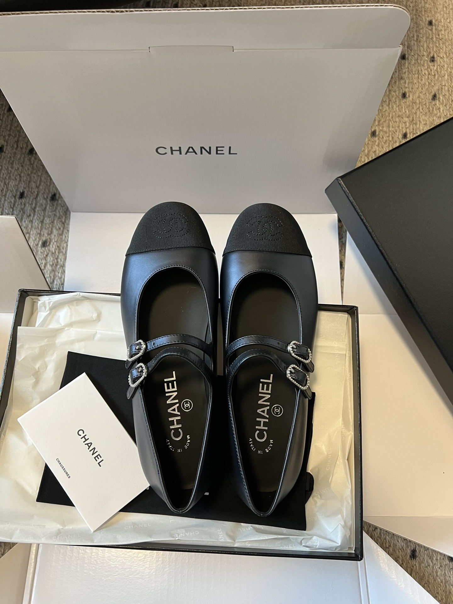 
莞产代购级 Chane* 小香米兰走秀款二带玛丽珍鞋 

超级性感的一双平底小单鞋 单穿配个小袜子都非