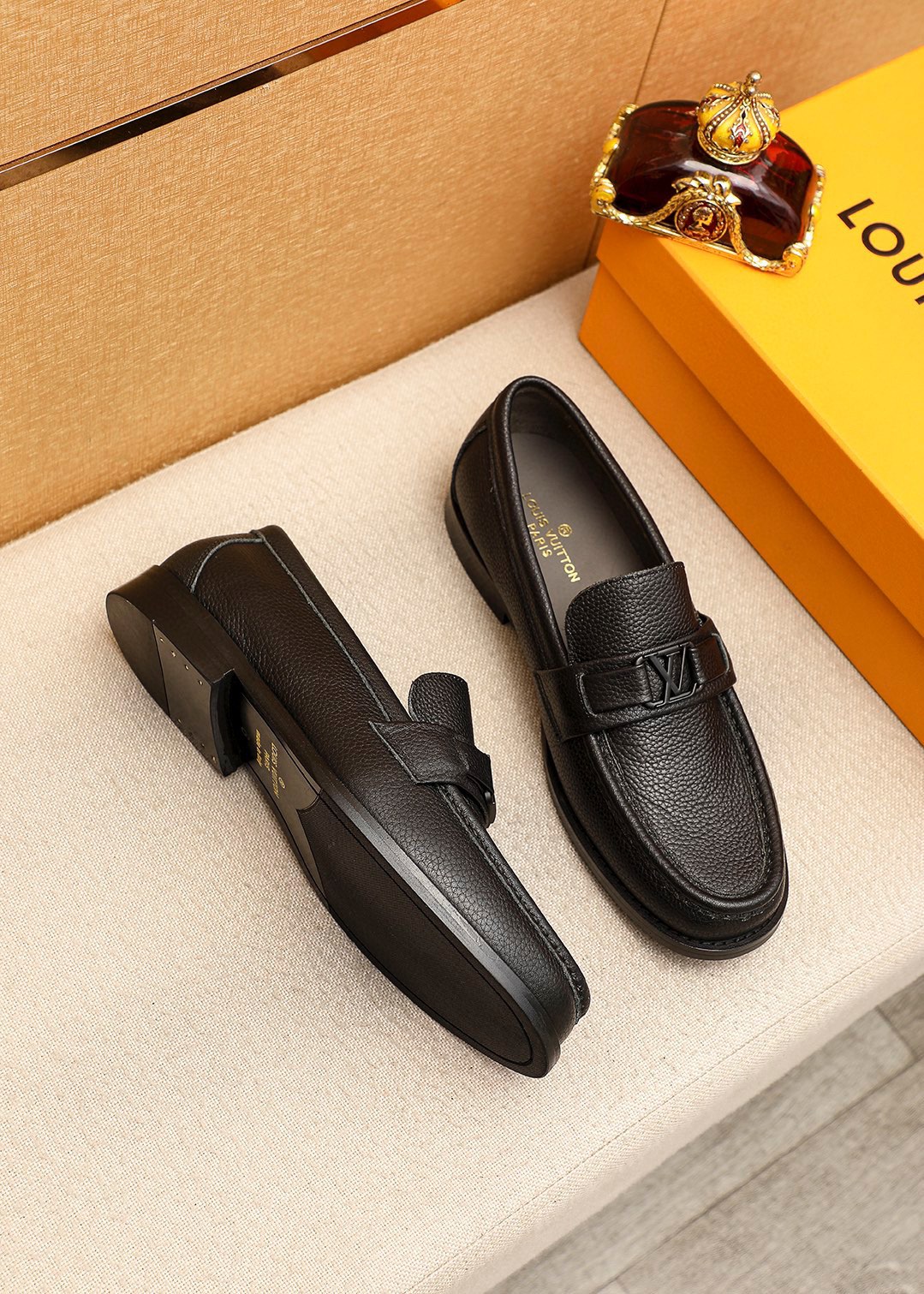 Louis Vuitton Leather Loafers for Men - Premium Quality, Classic Design 3 i1742095193 7466 1