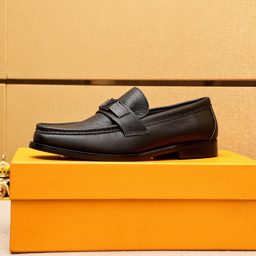 Louis Vuitton Leather Loafers for Men - Premium Quality, Classic Design 6 i1742095193 7925 4