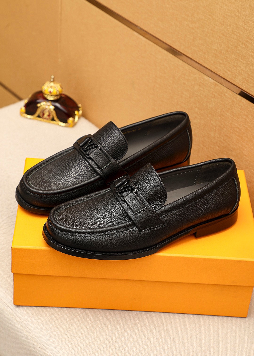 Louis Vuitton Leather Loafers for Men - Premium Quality, Classic Design 4 i1742095193 8572 2