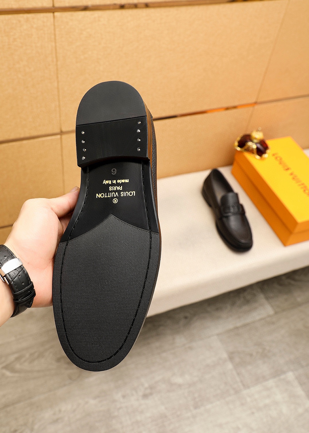 Louis Vuitton Leather Loafers for Men - Premium Quality, Classic Design 10 i1742095193 9074 8