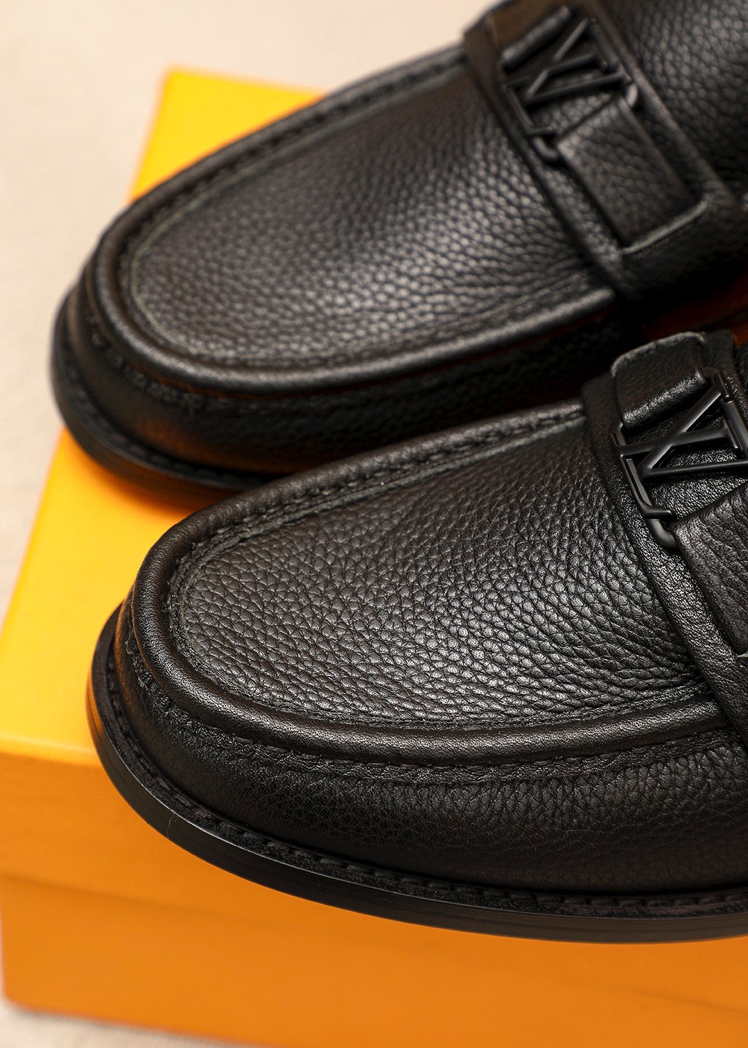 Louis Vuitton Leather Loafers for Men - Premium Quality, Classic Design 7 i1742095193 9148 5