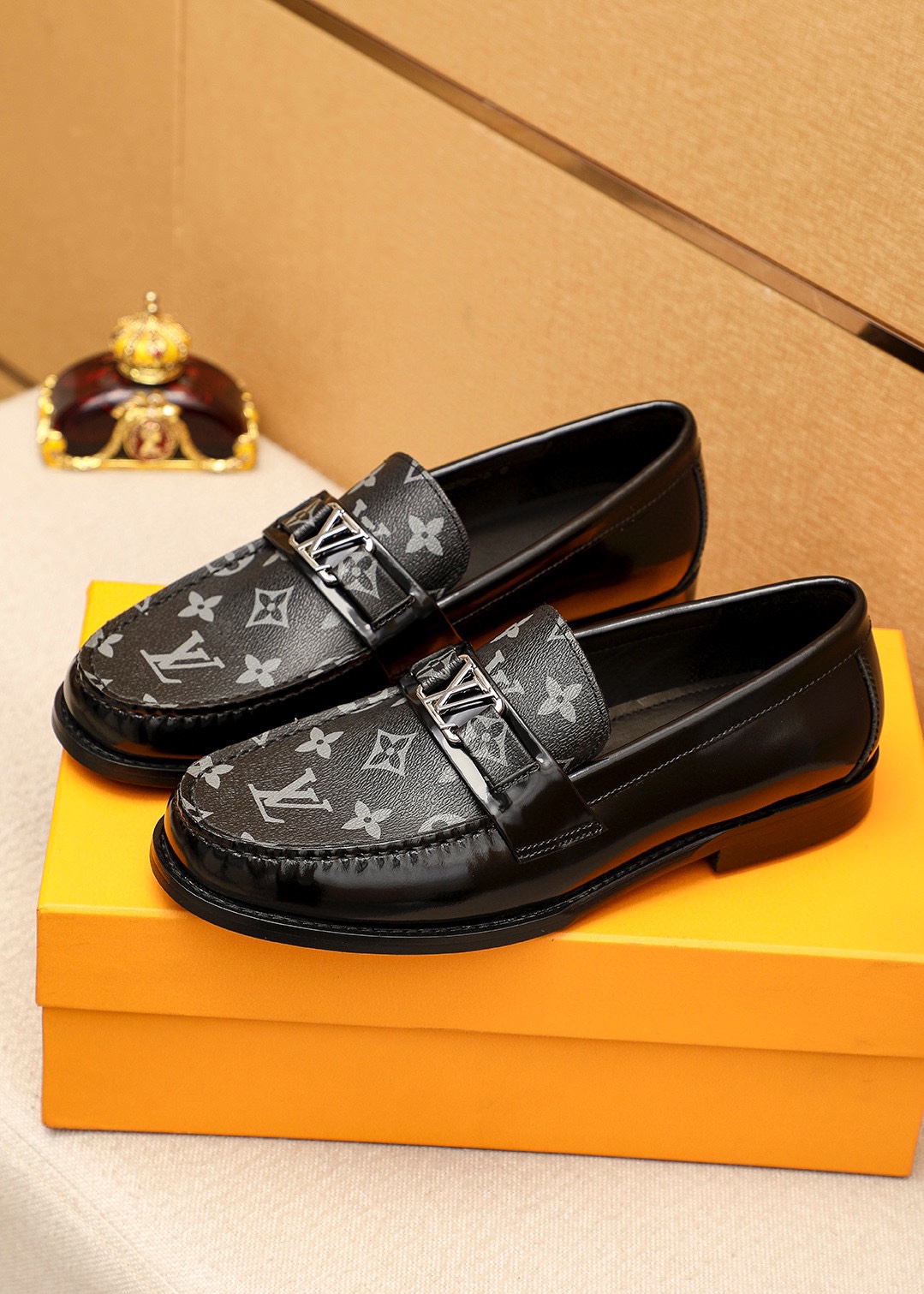 Louis Vuitton Men's Casual Leather Loafers | Iconic Monogram Design 4 i1742095423 9479 2