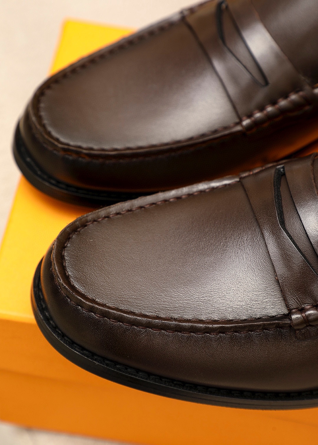 Louis Vuitton Men's Leather Loafers - Premium Quality, Classic Design 8 i1742095748 2493 6