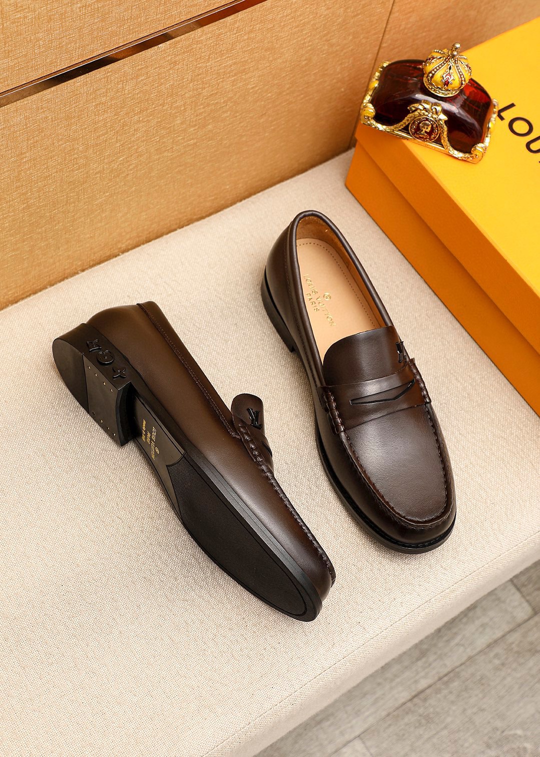 Louis Vuitton Men's Leather Loafers - Premium Quality, Classic Design 3 i1742095748 5072 1