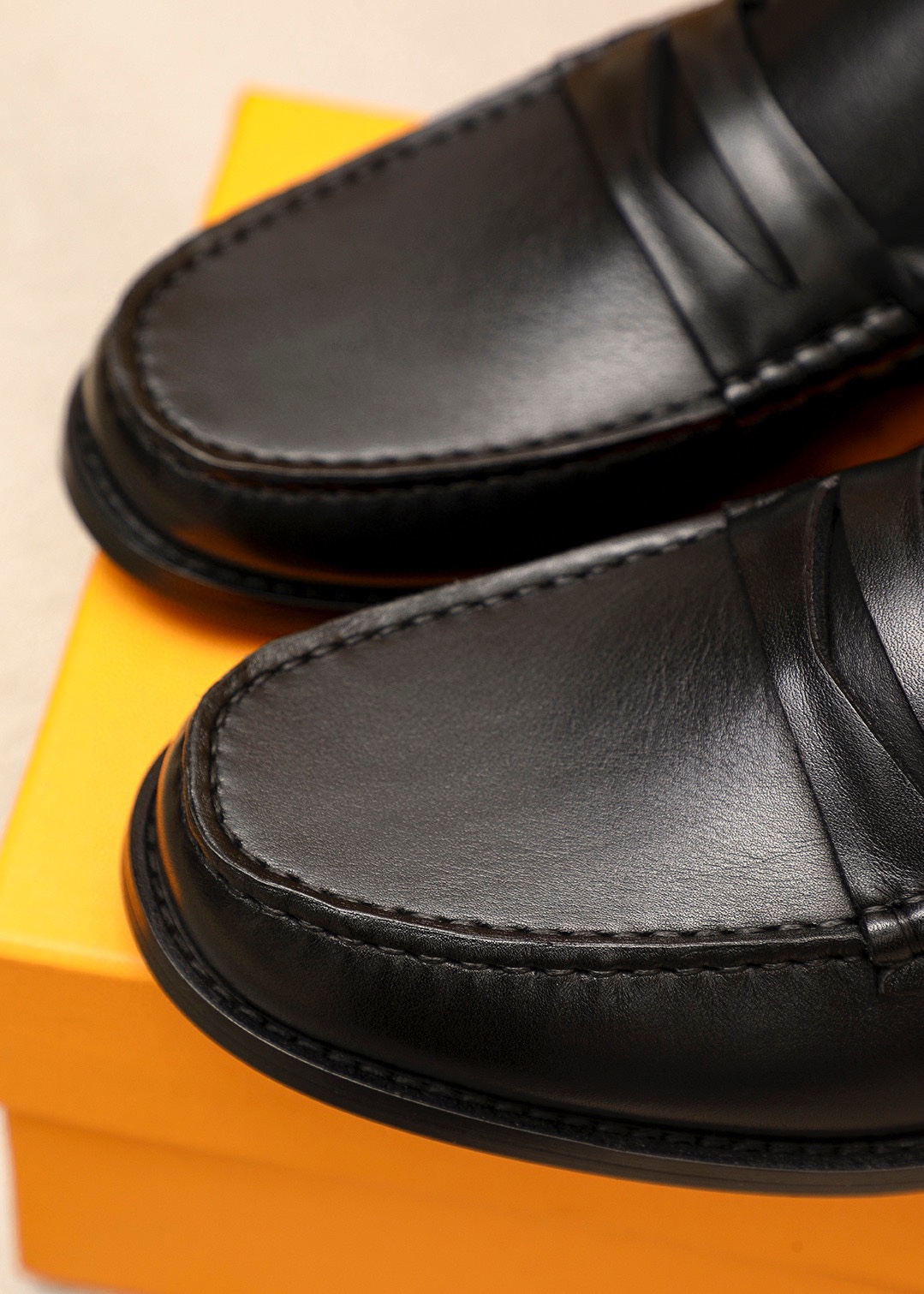 Louis Vuitton Men's Leather Loafers - Classic Style, Sizes 38-44 7 i1742095779 3354 5