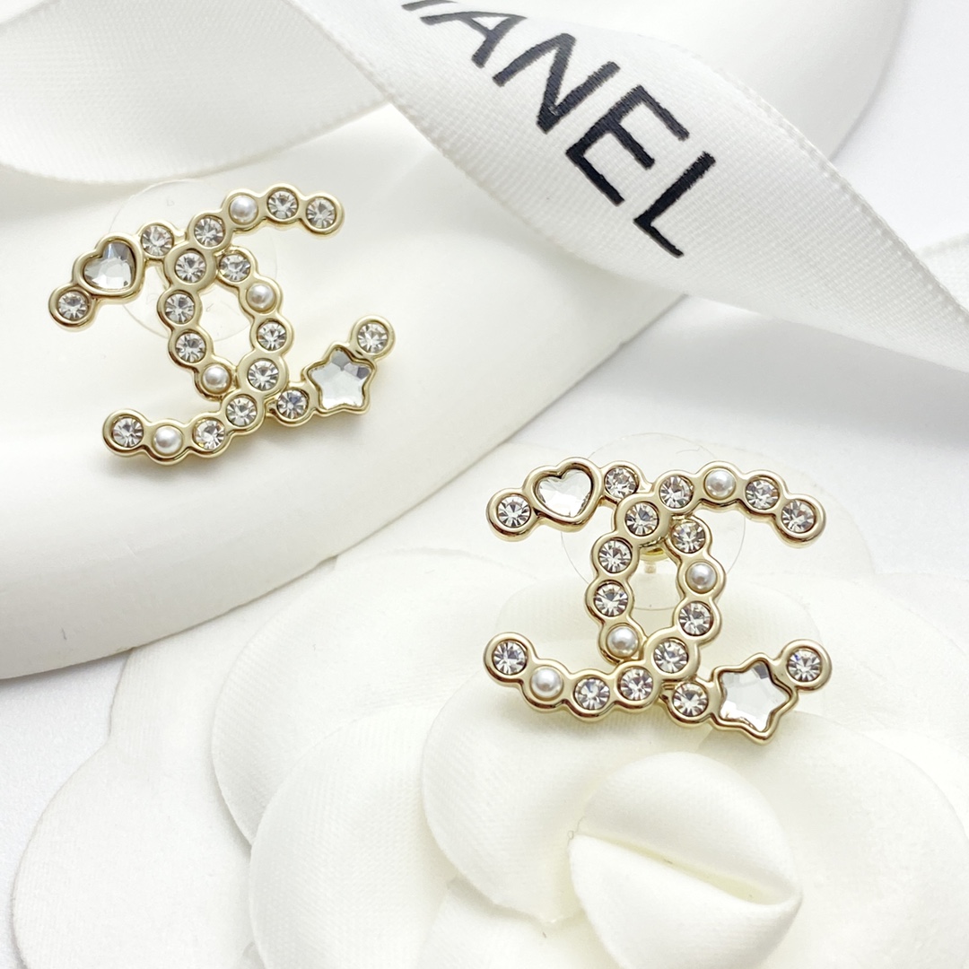 Código E2996 0247820 🛍Pendientes Chanel en tendencia🔥 ¡Nuevo lanzamiento🆕🆕🆕 😎CHAN 25p Pendientes de doble C con e…