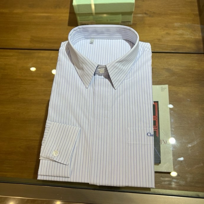 NO:130244,New, D#or striped pocket embroidered logo cotton poplin shirt. Concealed button logo shell buckle, the fabric has a good texture, the fabric is comfortable and breathable. Size: 38-39-40-41-42=S-XXL.,,shirts,alexander wang19860909上新,D#or条纹口袋刺绣logo棉府绸衬衫. 暗扣款logo贝壳扣,面料质感不错,面料舒适透气. 尺码:38-39-40-41-42=S-XXL.,,shirts,alexander wang,Men's clothing