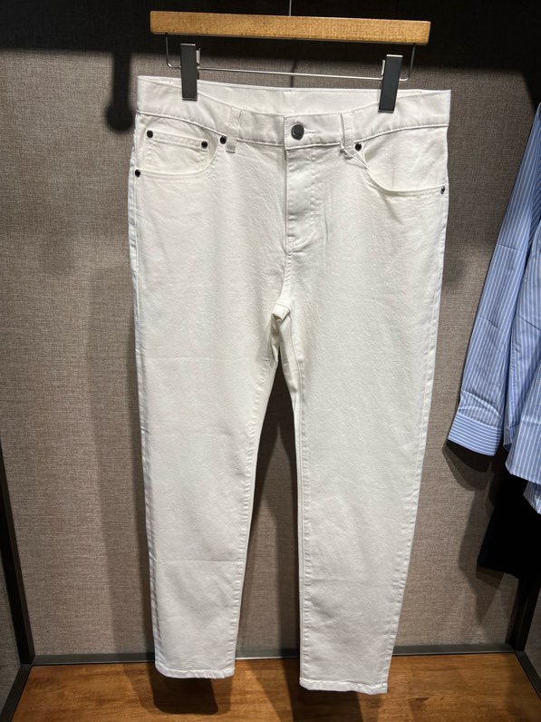 NO:130247,Refill order and return, new products, Z#gna versatile black and white plain color elastic jeans. Full of design details, genuine leather jewelry, normal size, fabric with elasticity and comfortable wear. Size: 30-38 (with single size, no 37), jeans, alexander wang19860909补单回货 上新,Z#gna百搭款黑白素色带弹力牛仔裤. 满满的设计细节,真皮料饰物,正常尺码,面料带弹力穿着舒适. 尺码:30-38(有单码,没37),,jeans,alexander wang,Men's clothing