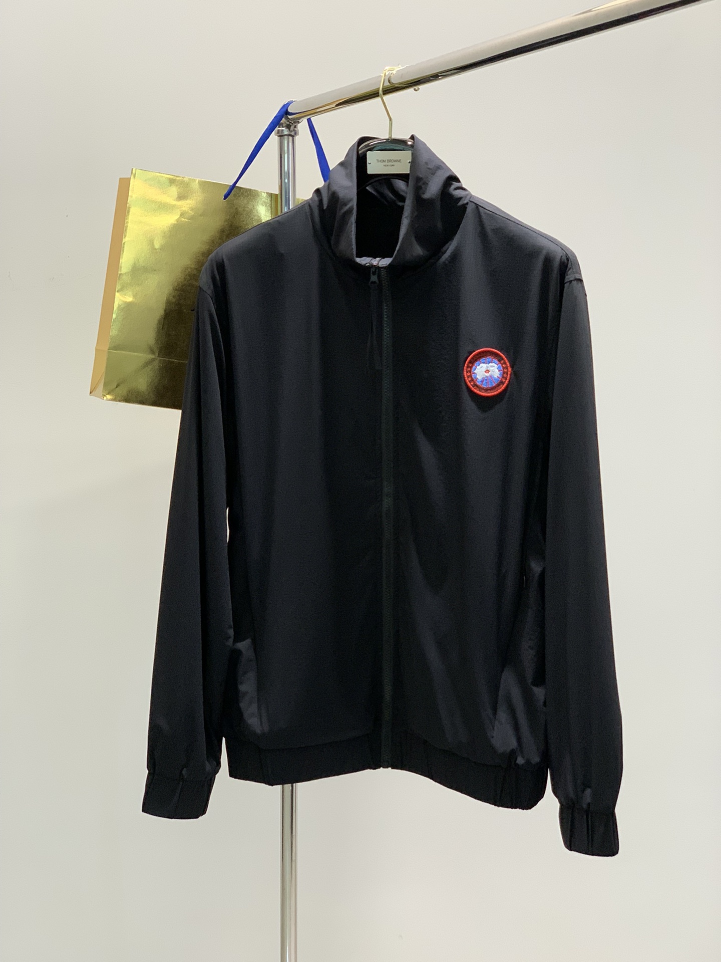 衣服PZQ，裤子PZL，Canada Goose 加拿大鹅，春季最新品，专柜同步有售，原单狠货，时尚休闲套装，精工复刻，顶级刺绣工艺字母图案logo，原版五金辅料装饰，档次极高，上身帅气十足，三标齐全，码数：M-XL